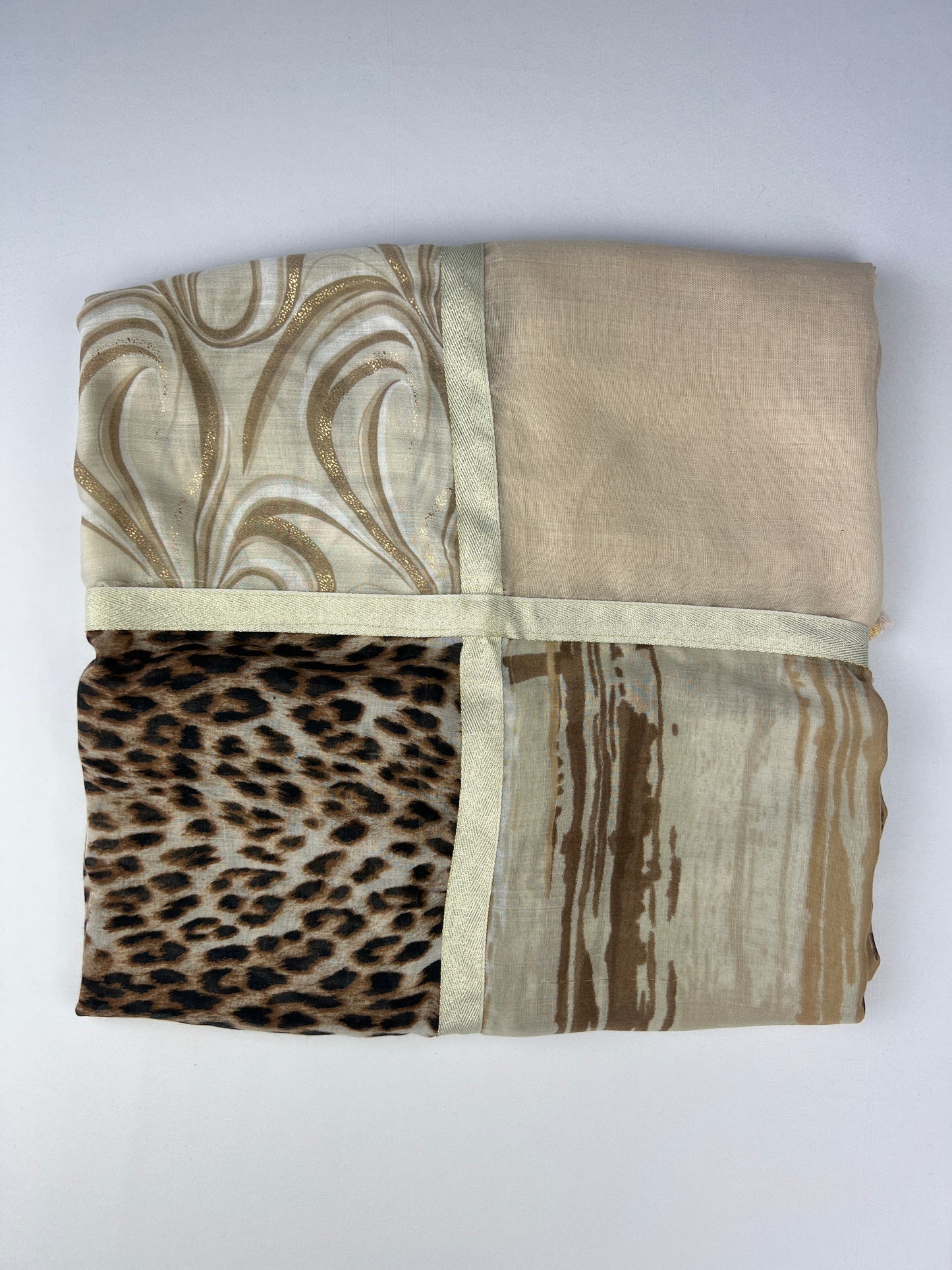 Foulard Carré 4 Motifs Léopard Doré Pampilles 75% Coton
