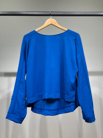 Long Sleeve Cropped T-Shirt with Slit and Back Teardrop Collar