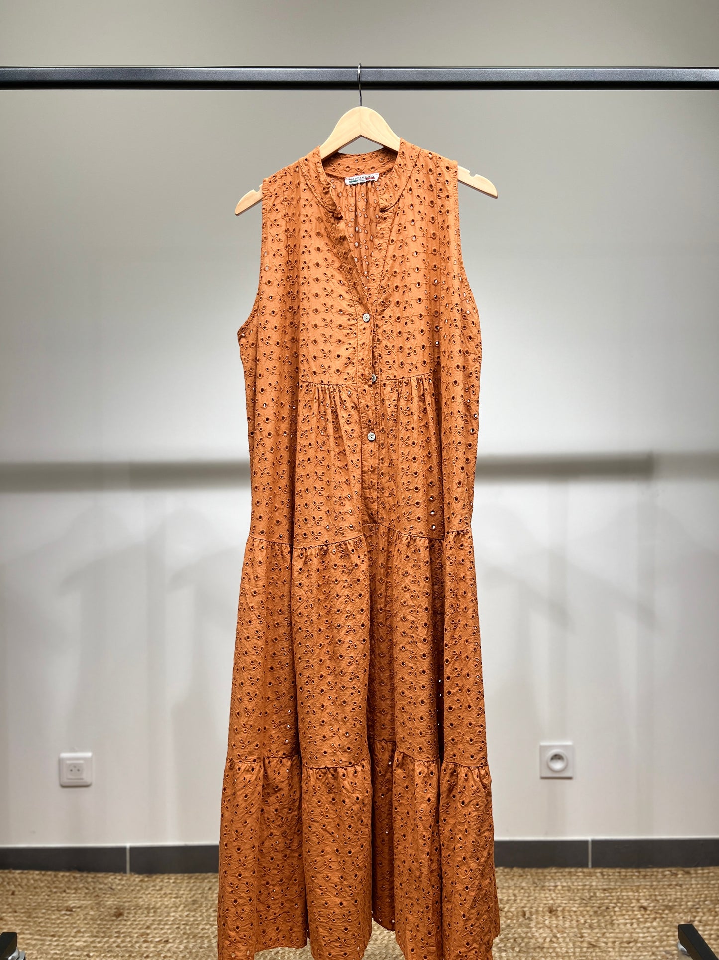 Robe Boutonnée Brodé Ajouré Motif Fleuri 100% Coton