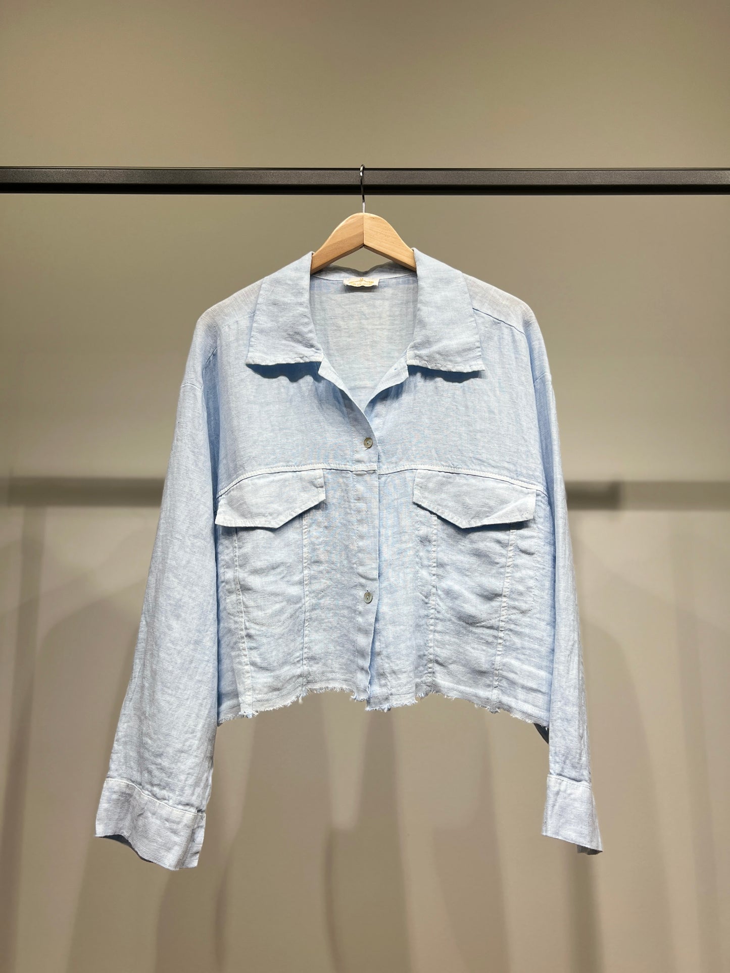 Chemise Cropped Effiloché à Poches Poitrines 100% Lin