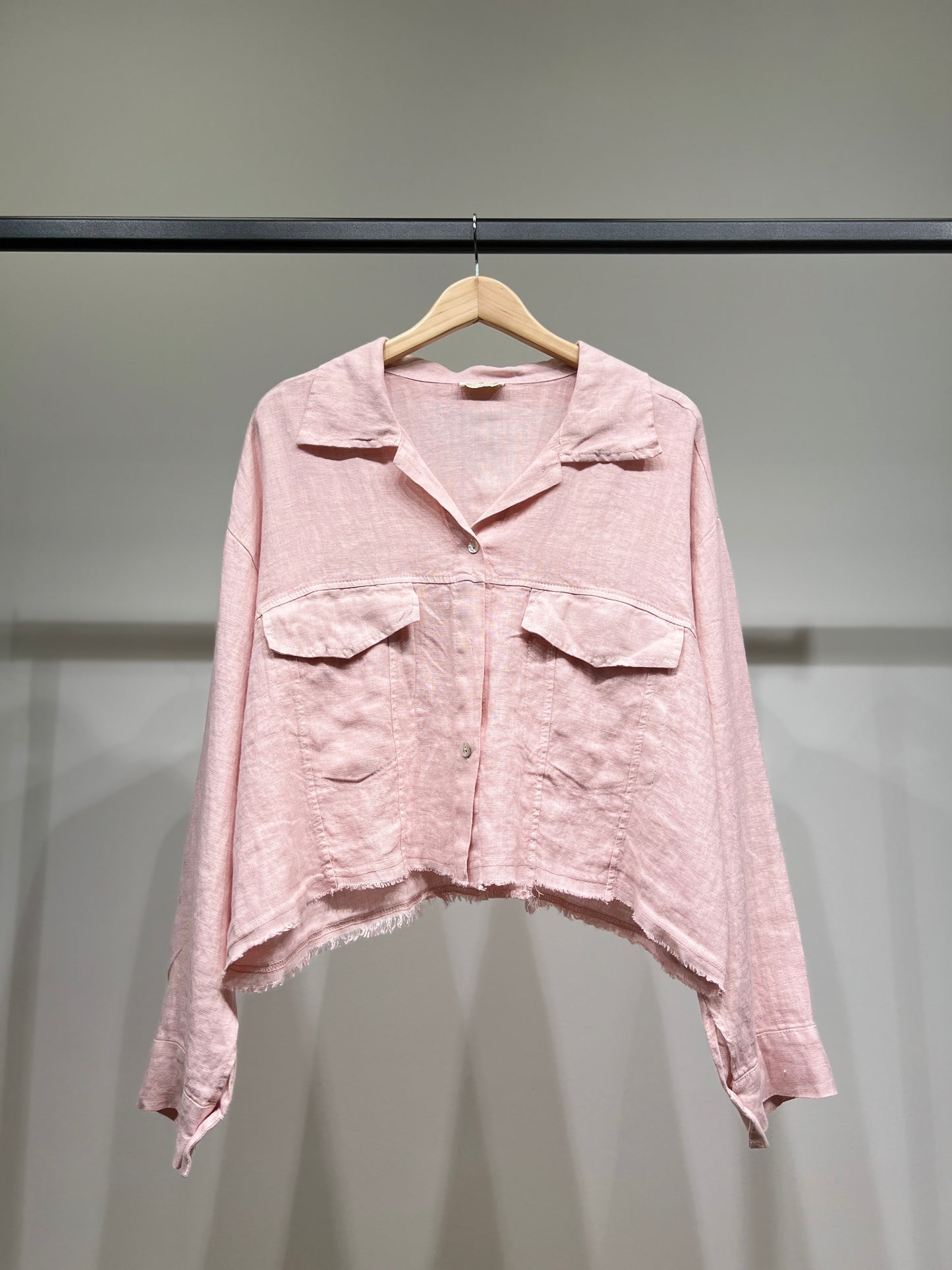 Chemise Cropped Effiloché à Poches Poitrines 100% Lin