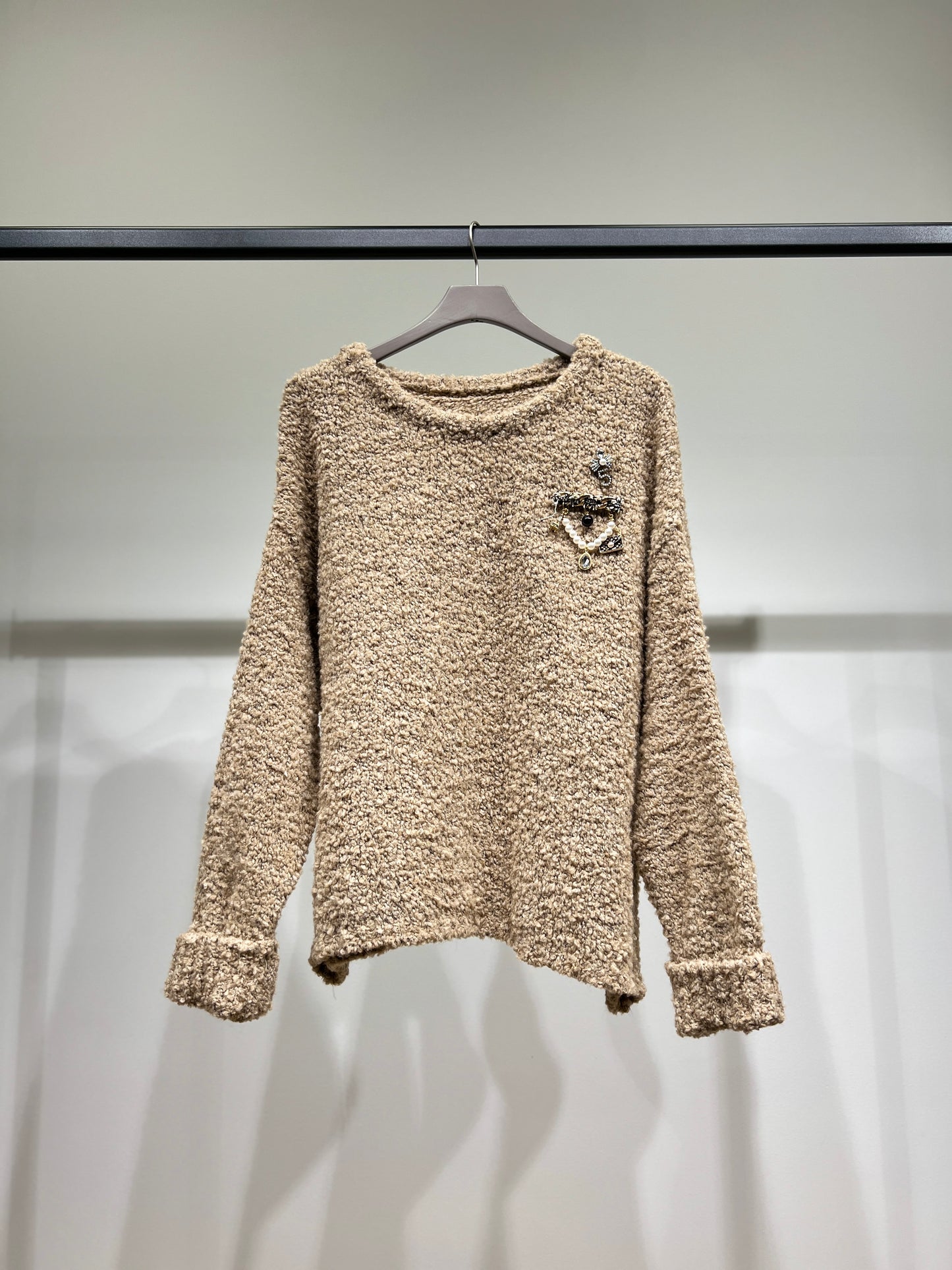 Pull Moumoute Large Manches Ourlet Pins Décoratifs