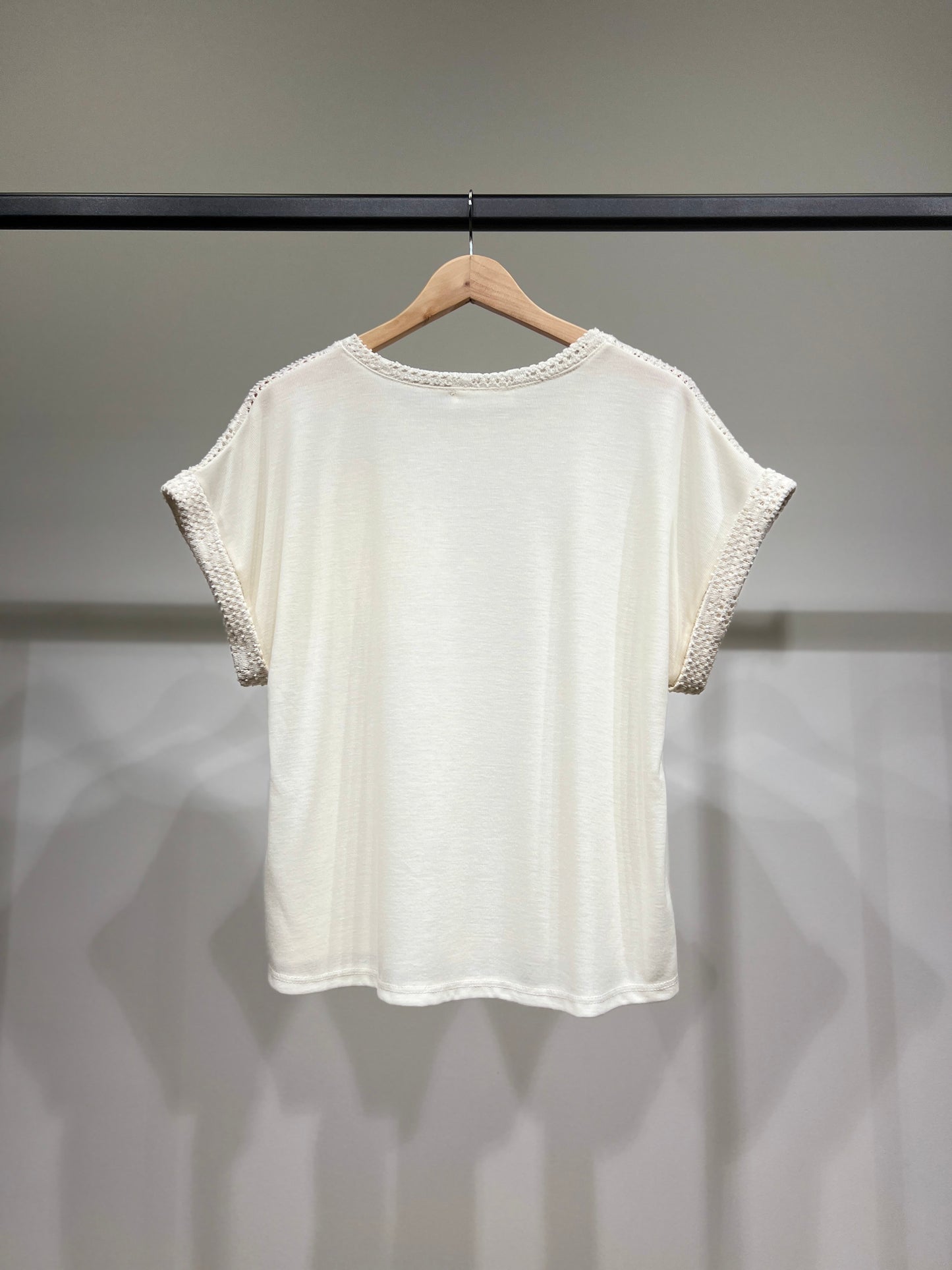 T-Shirt Décoration Maille Motif Floral à Paillette & Bijou 50% Viscose