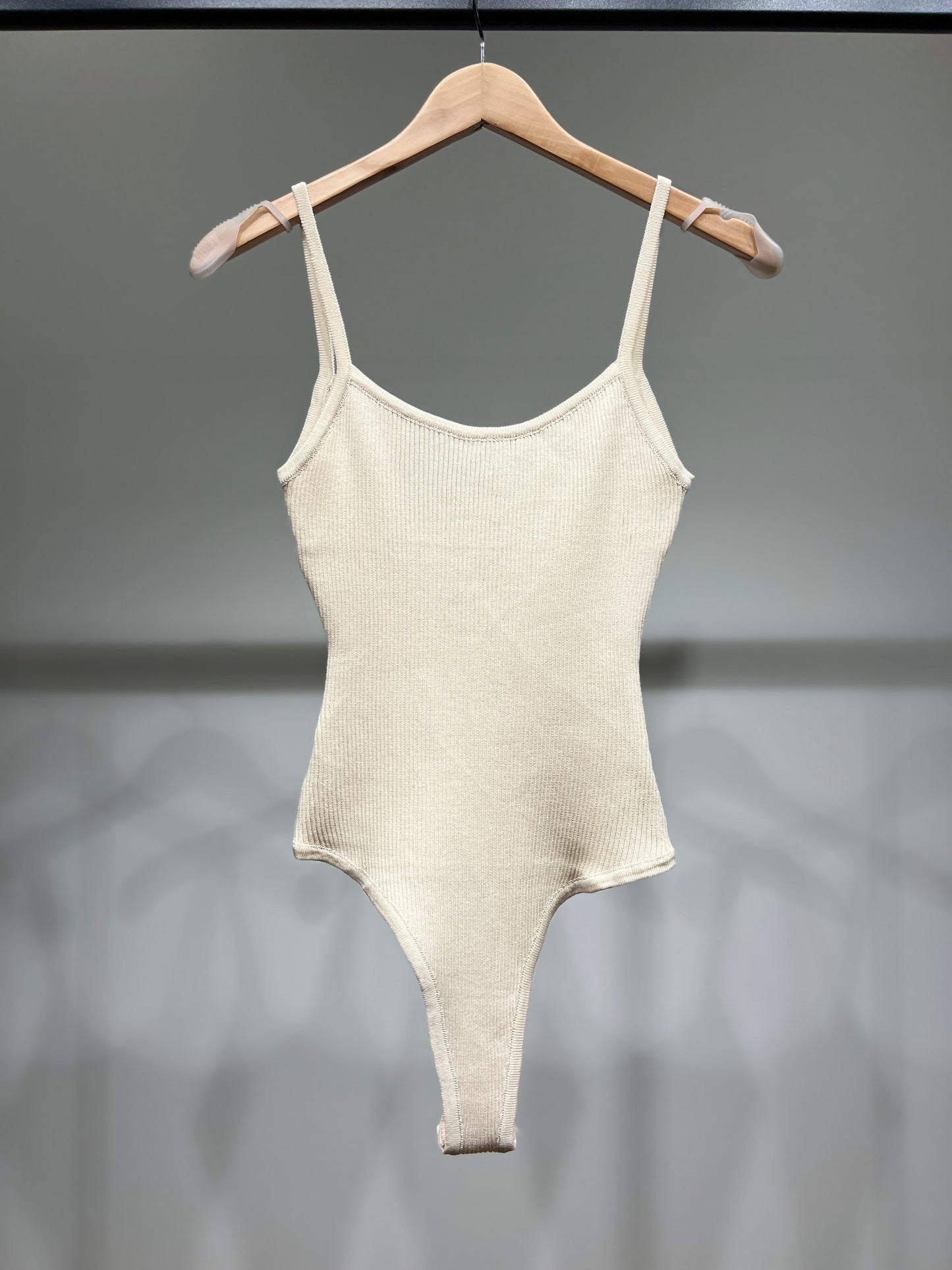 Body Côtelé Bretelles Fines Coupe Échancrée En Viscose Nylon