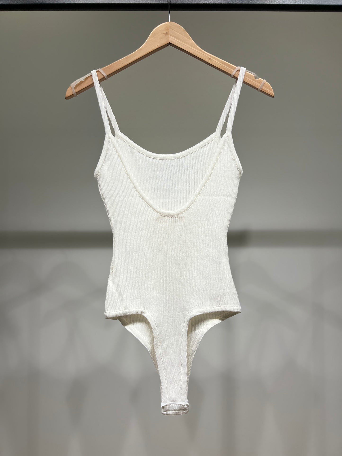 Body Côtelé Bretelles Fines Coupe Échancrée En Viscose Nylon