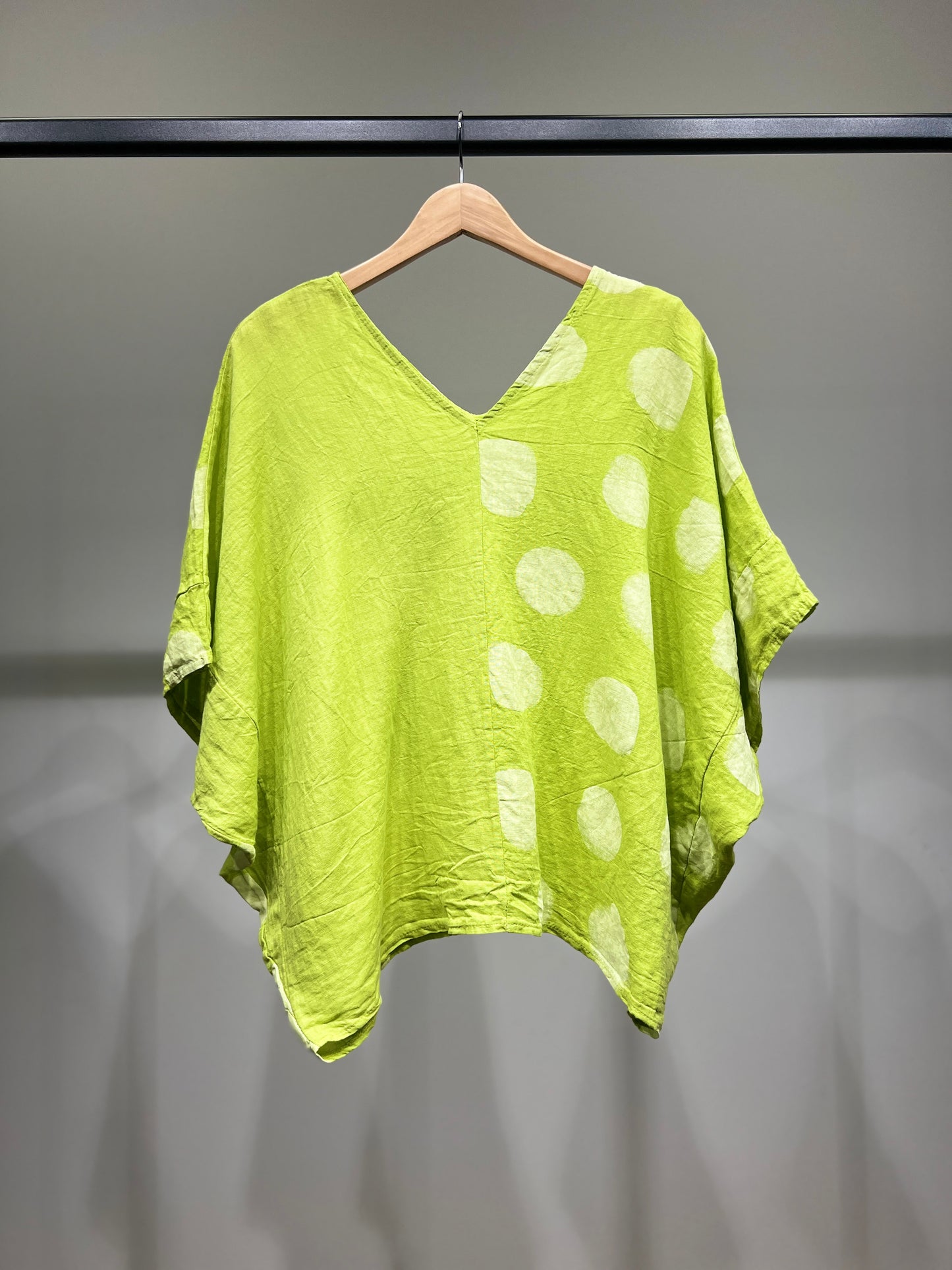 T-Shirt Manche Chauve Souris Col V à Pois 100% Lin