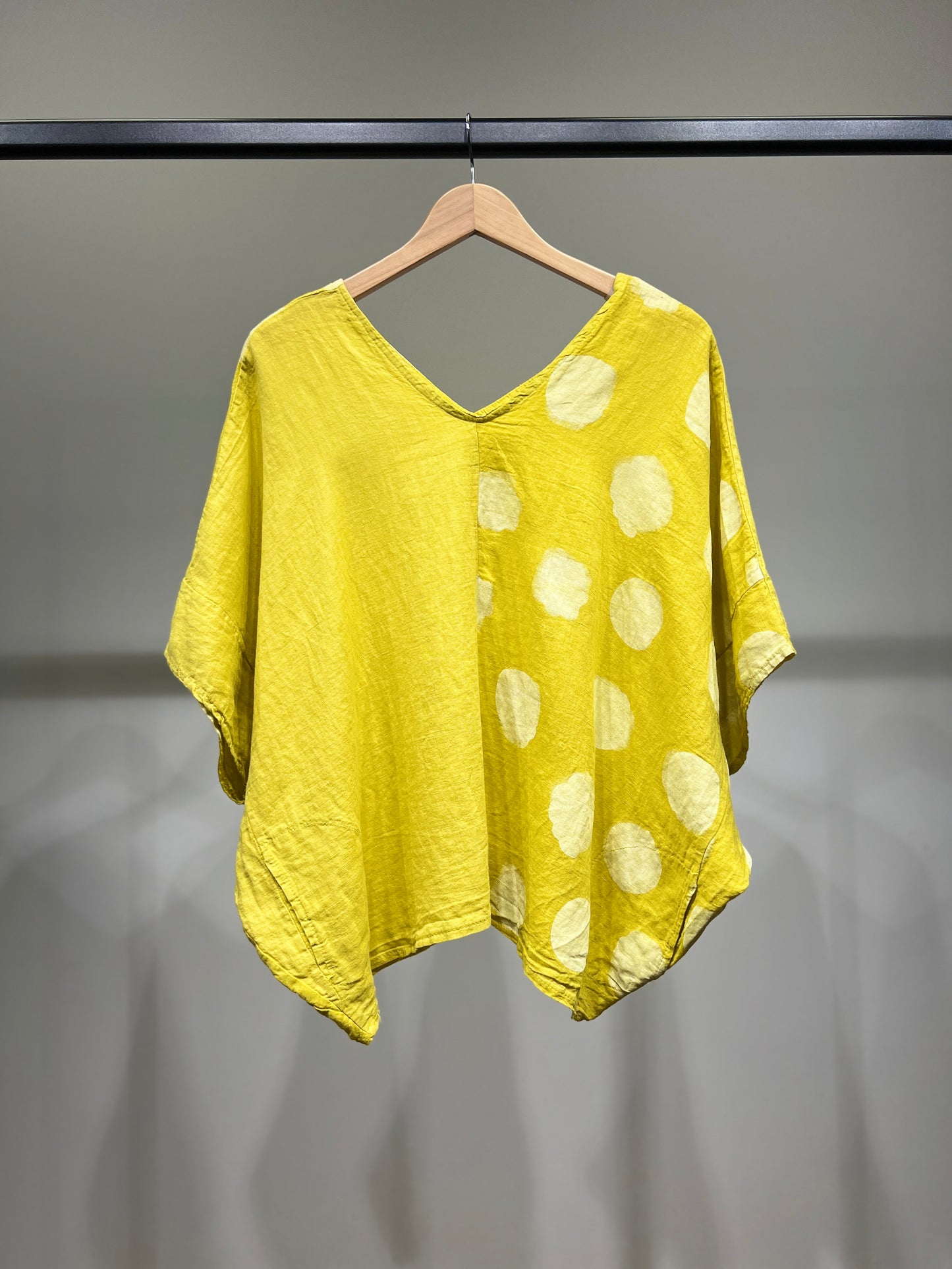 T-Shirt Manche Chauve Souris Col V à Pois 100% Lin