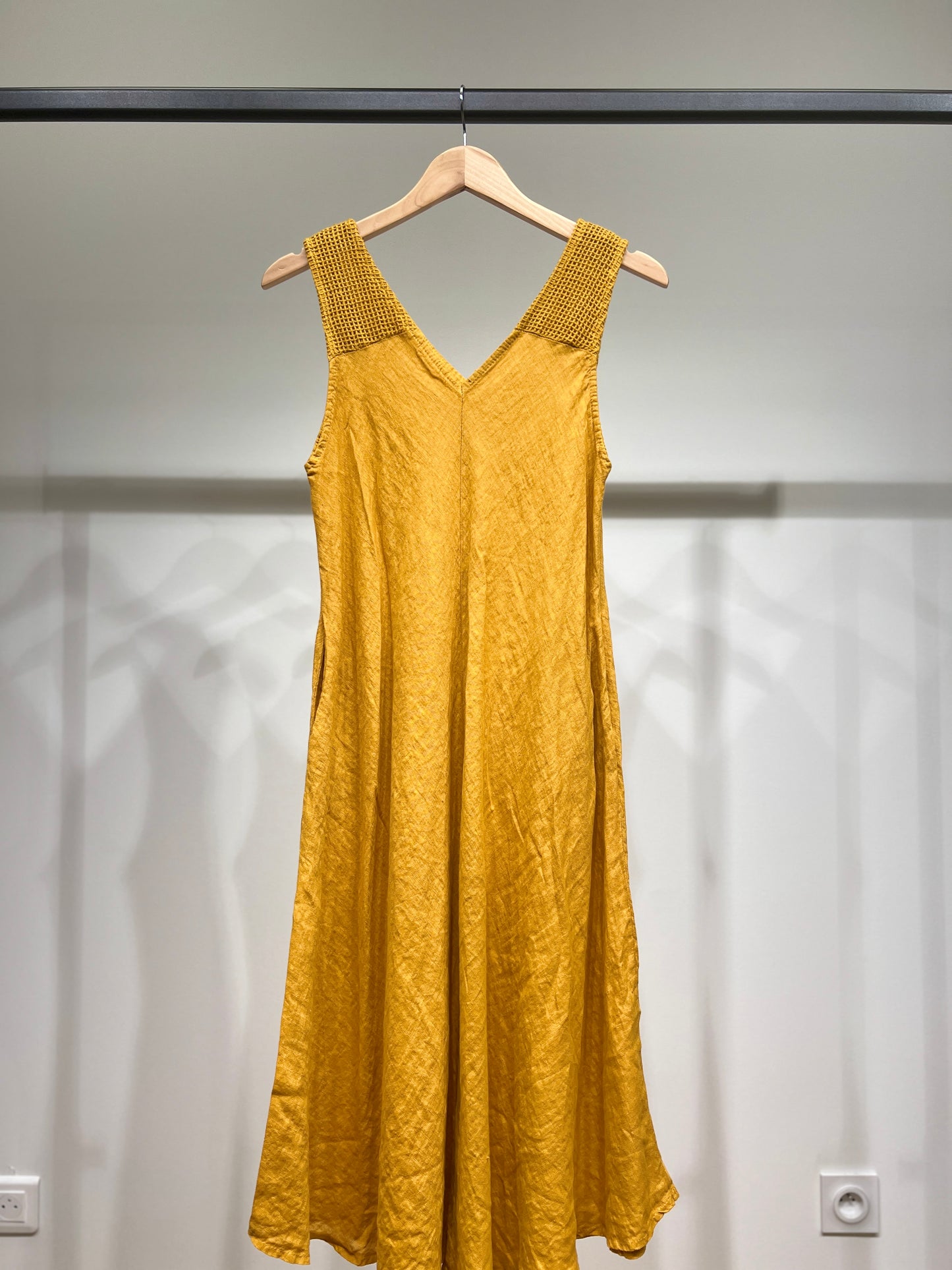 Robe Midi Col V Bretelles Piqués Larges à Poches 100% Lin