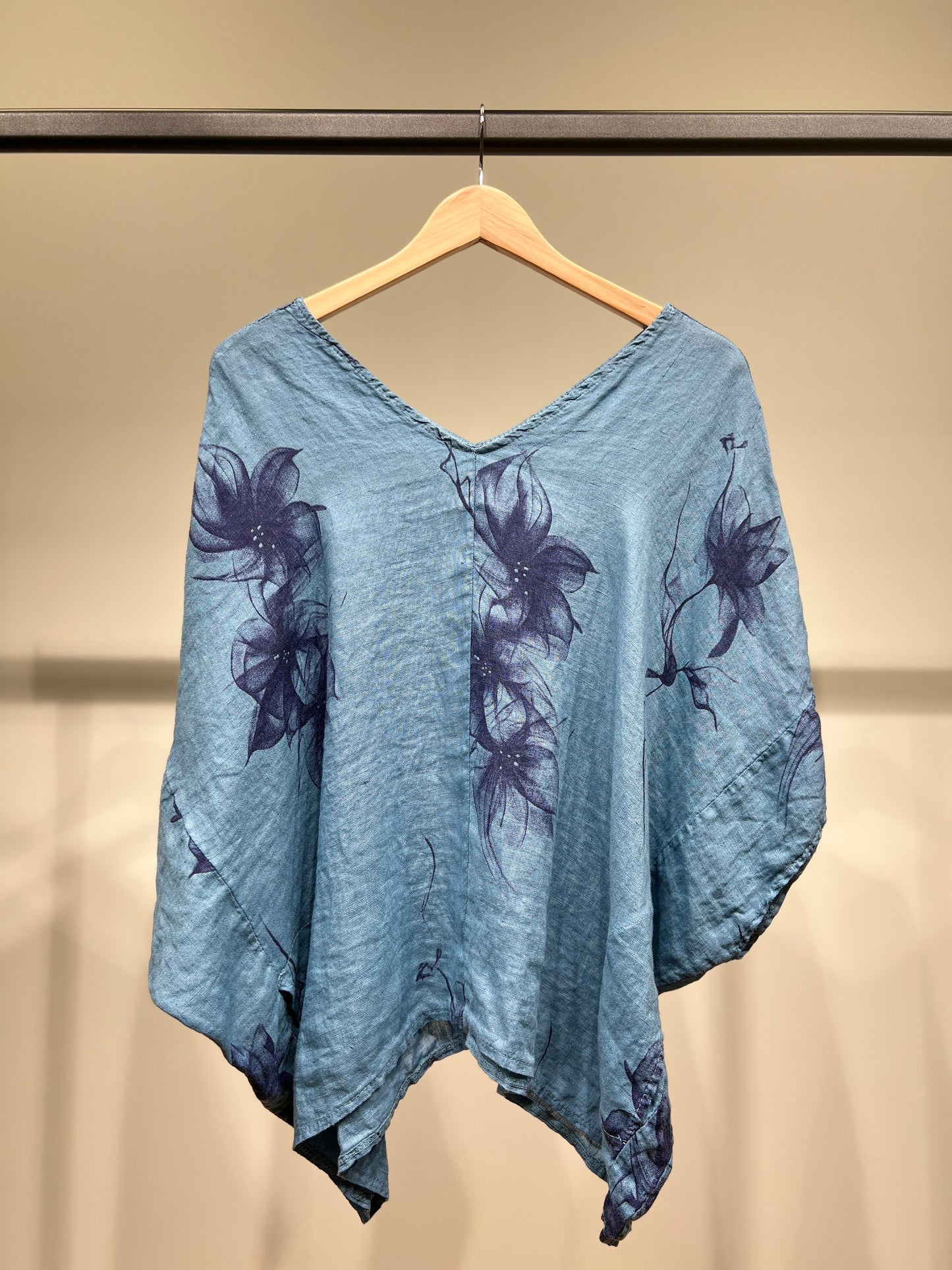 T-Shirt Manche Chauve-Souris Col V Motif Fleuri à Poches 100% Lin