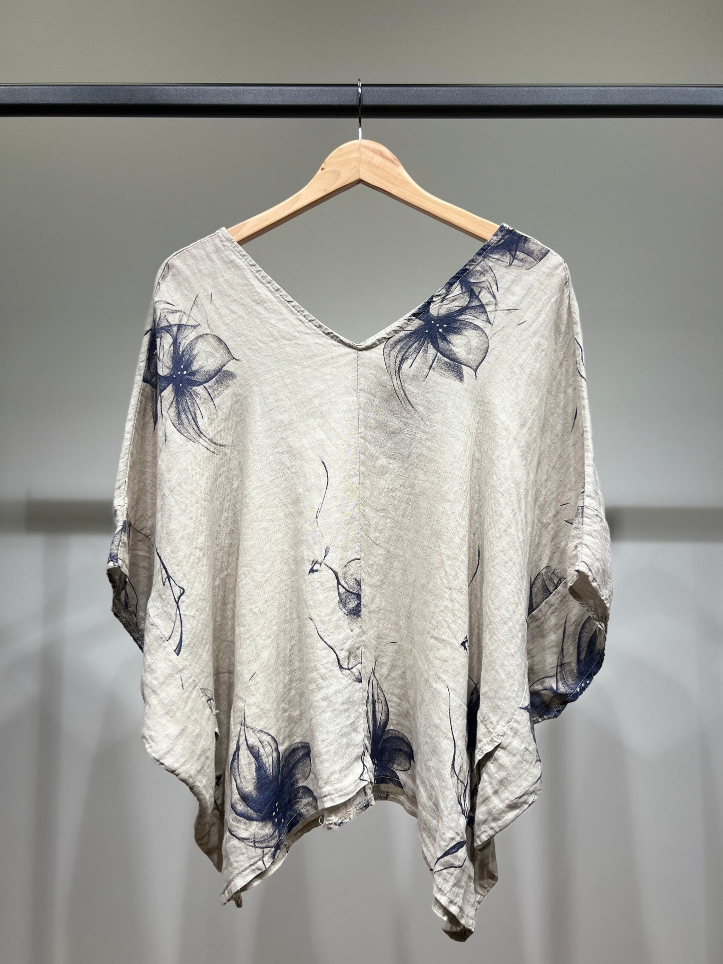 T-Shirt Manche Chauve-Souris Col V Motif Fleuri à Poches 100% Lin