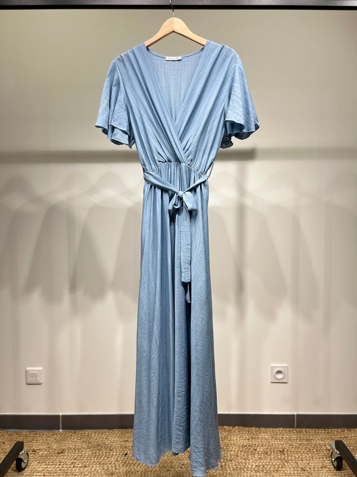 Robe Maxi Cache Cœur à Manches Papillon & Ceinture