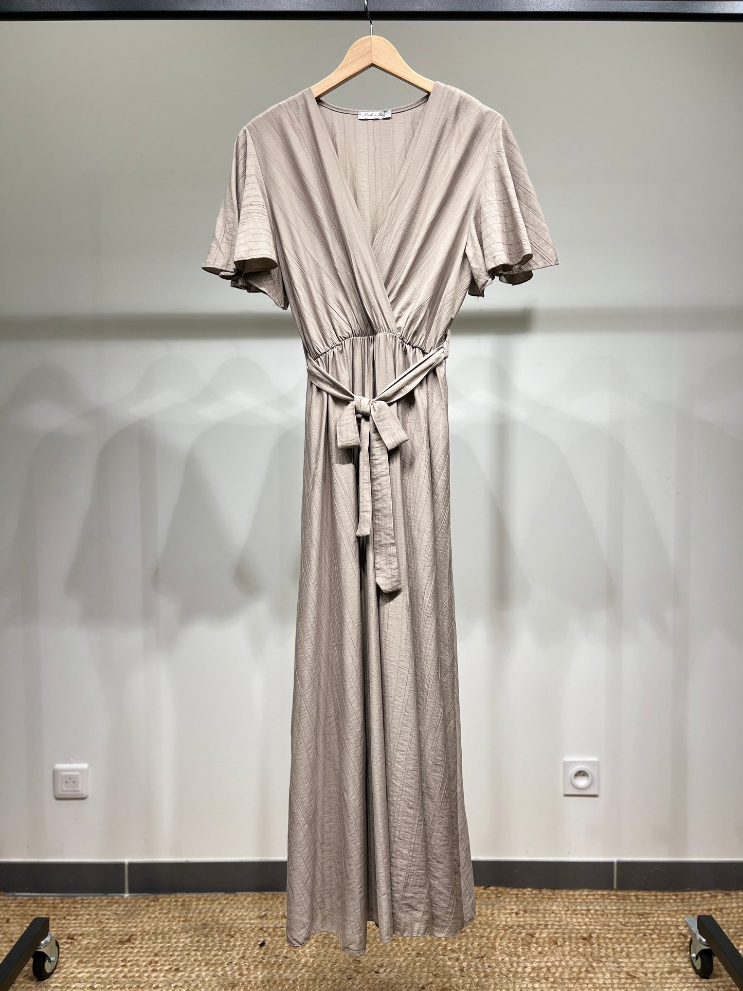 Robe Maxi Cache Cœur à Manches Papillon & Ceinture