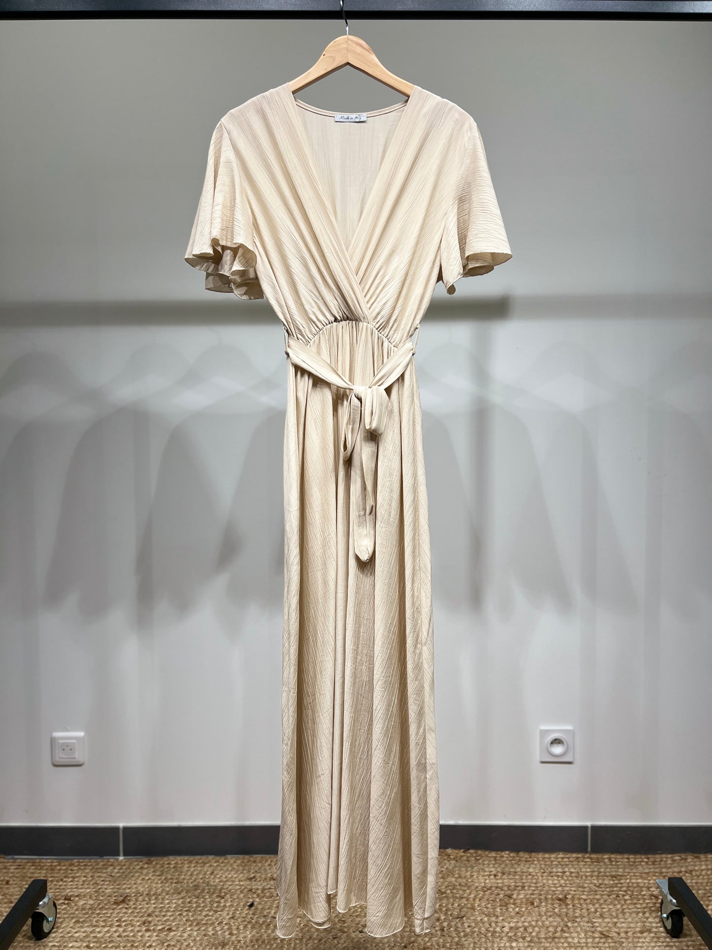 Robe Maxi Cache Cœur à Manches Papillon & Ceinture