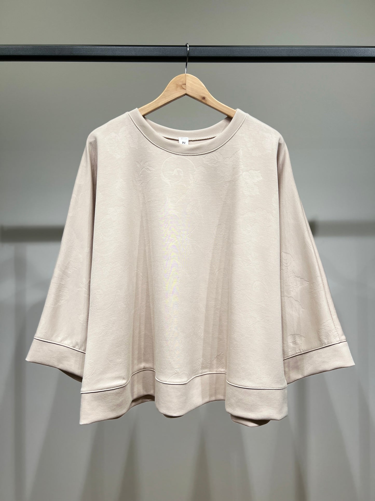 Sweat Large Col Rond Motif Floral En Relief