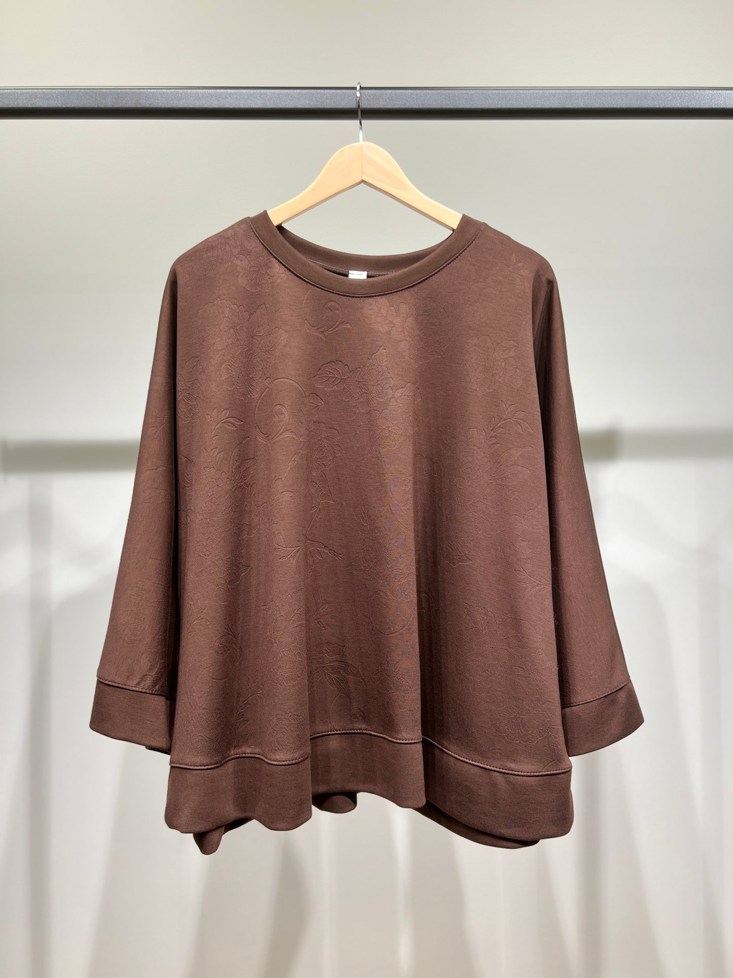 Sweat Large Col Rond Motif Floral En Relief