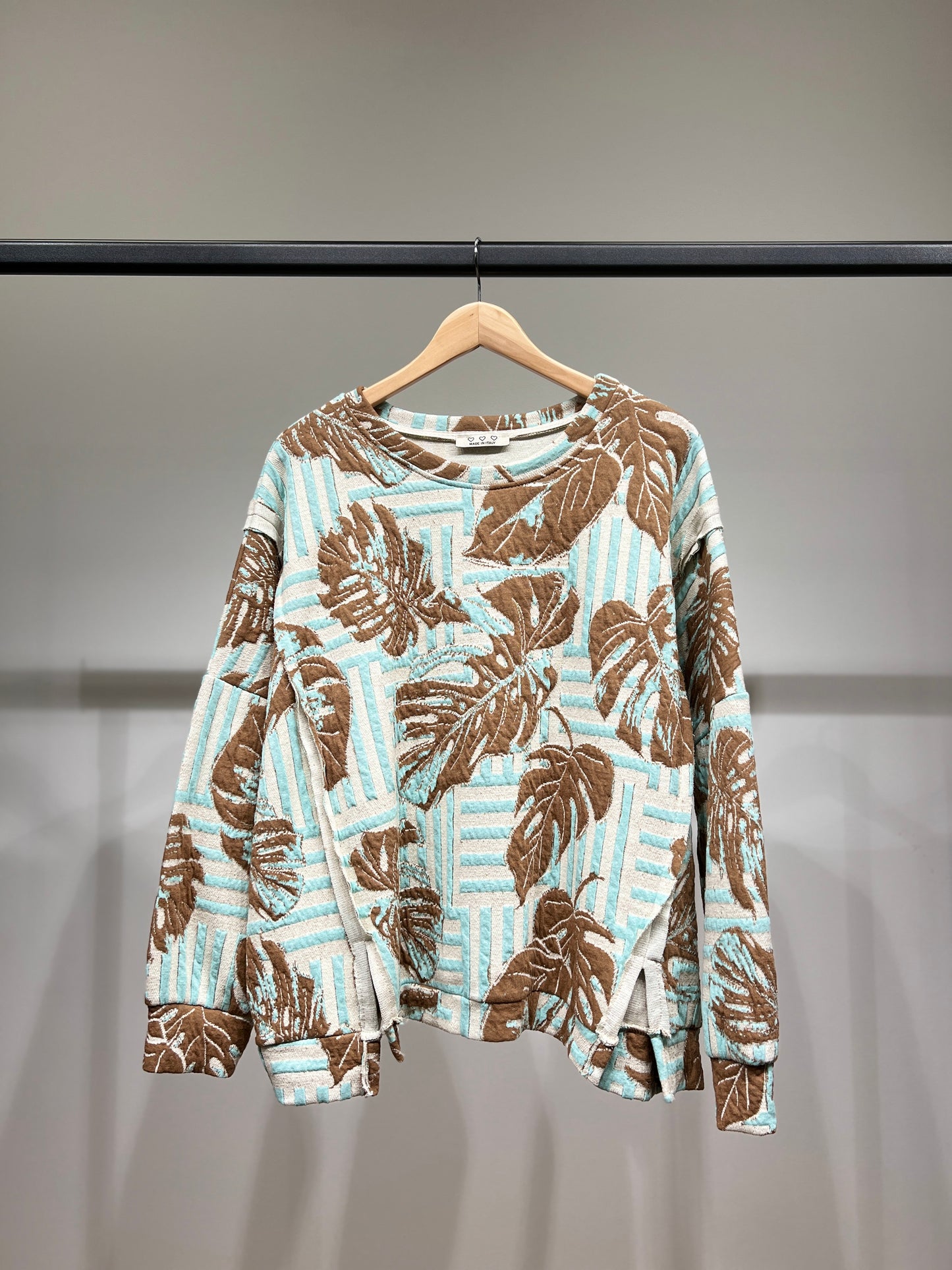 Pull Large Motif Floral Géométrique Relief 44% Cotton