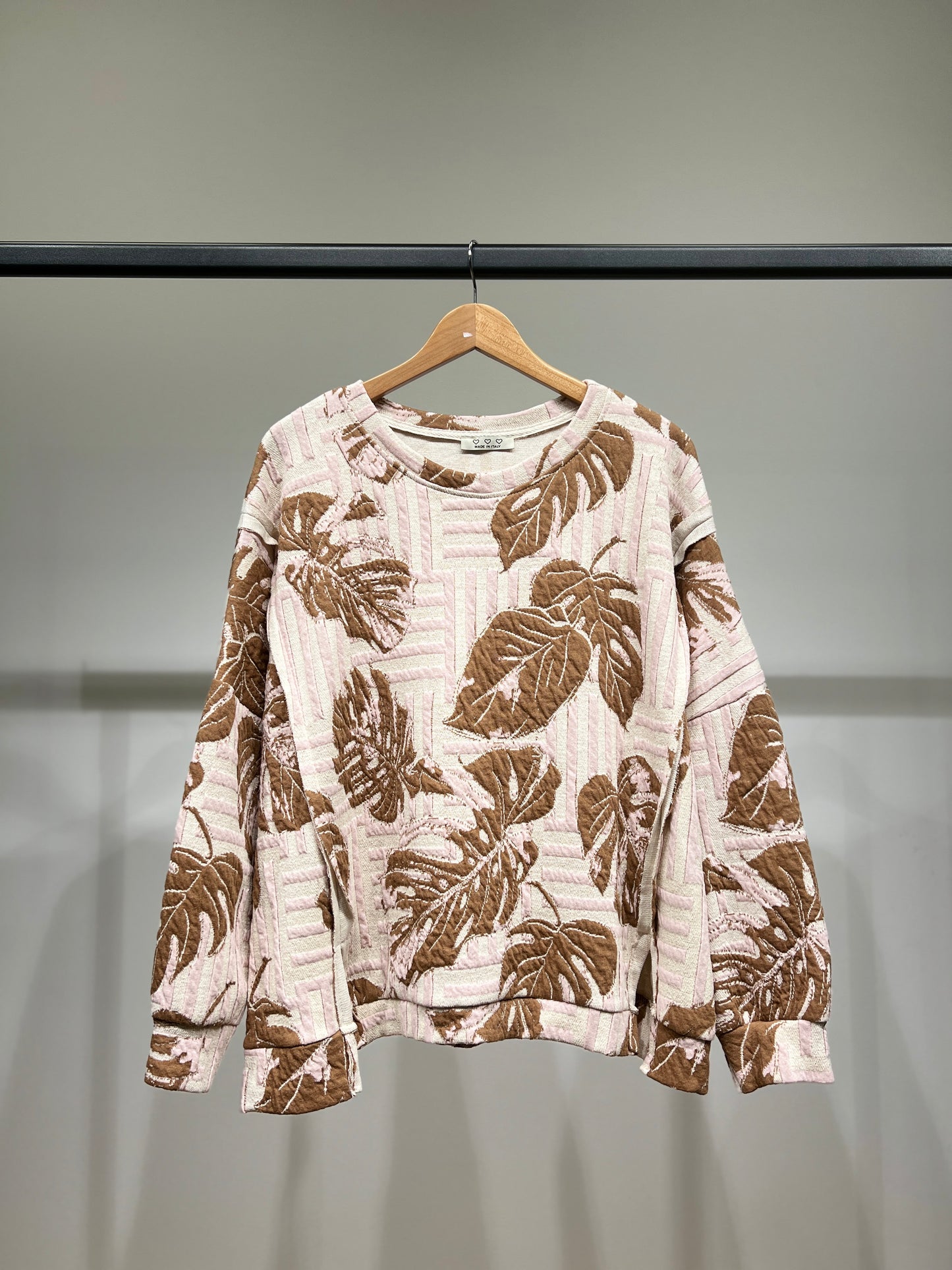 Pull Large Motif Floral Géométrique Relief 44% Cotton