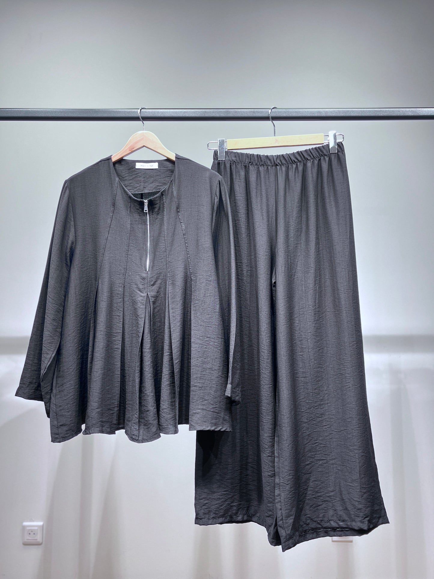 Ensemble Top & Pantalon Col Zippé Plissé En Viscose Nylon