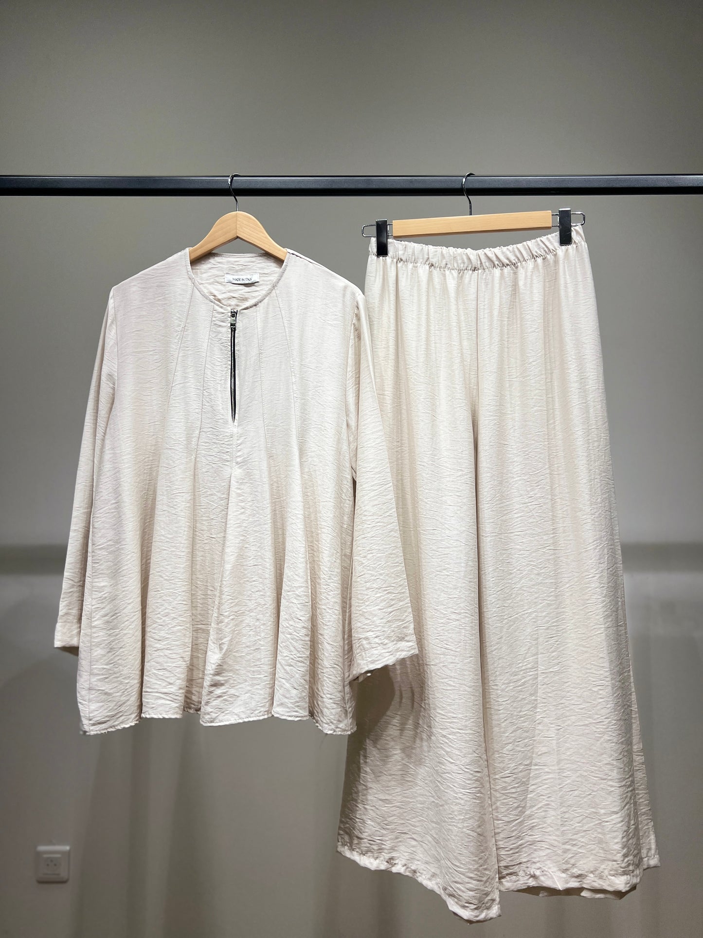 Ensemble Top & Pantalon Col Zippé Plissé En Viscose Nylon