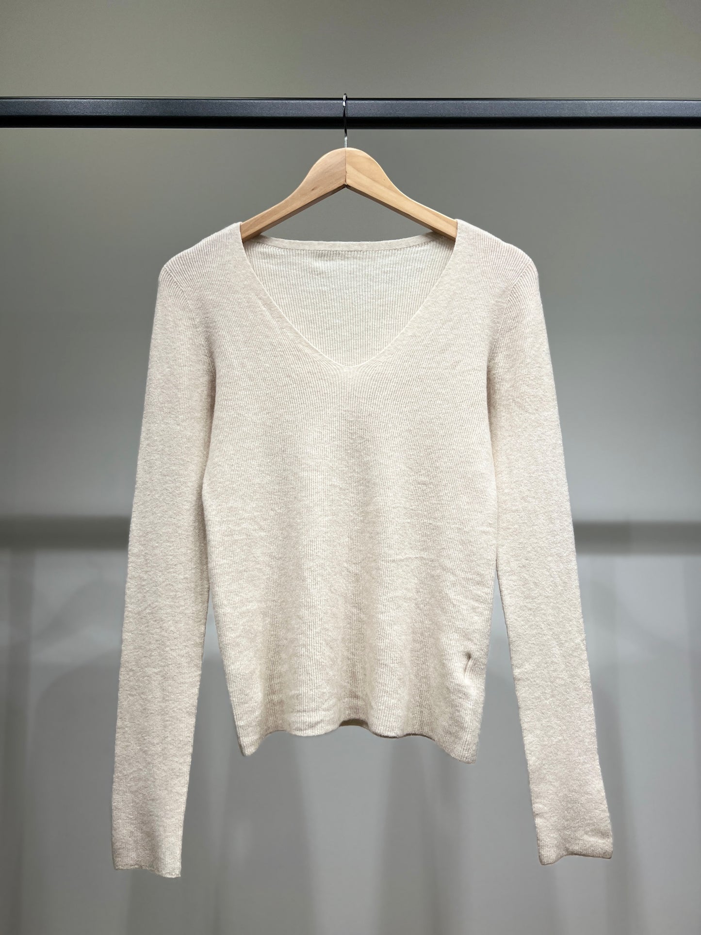 Pull Maille Fine Col V Côtelé Avec Laine Nylon