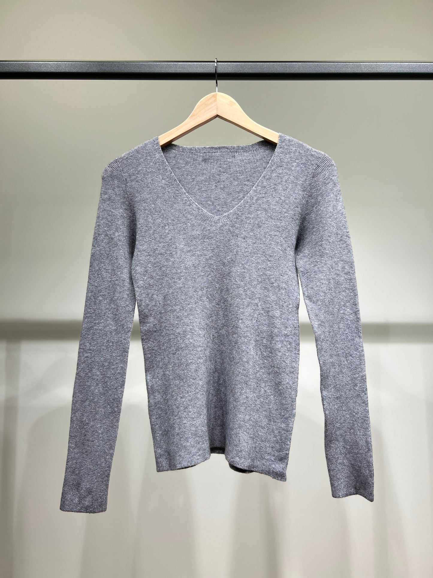 Pull Maille Fine Col V Côtelé Avec Laine Nylon