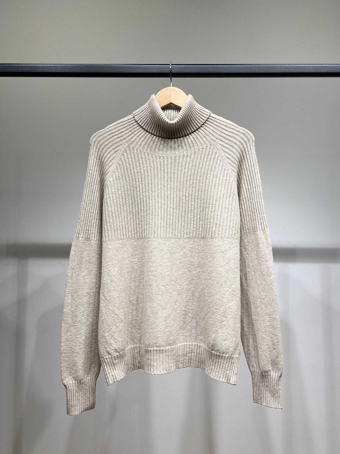 Pull Large Col Roulé Semi-Côtelé Bords-Côtes