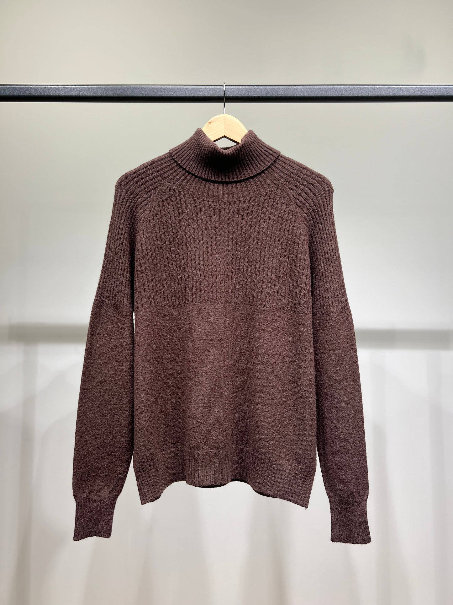 Pull Large Col Roulé Semi-Côtelé Bords-Côtes