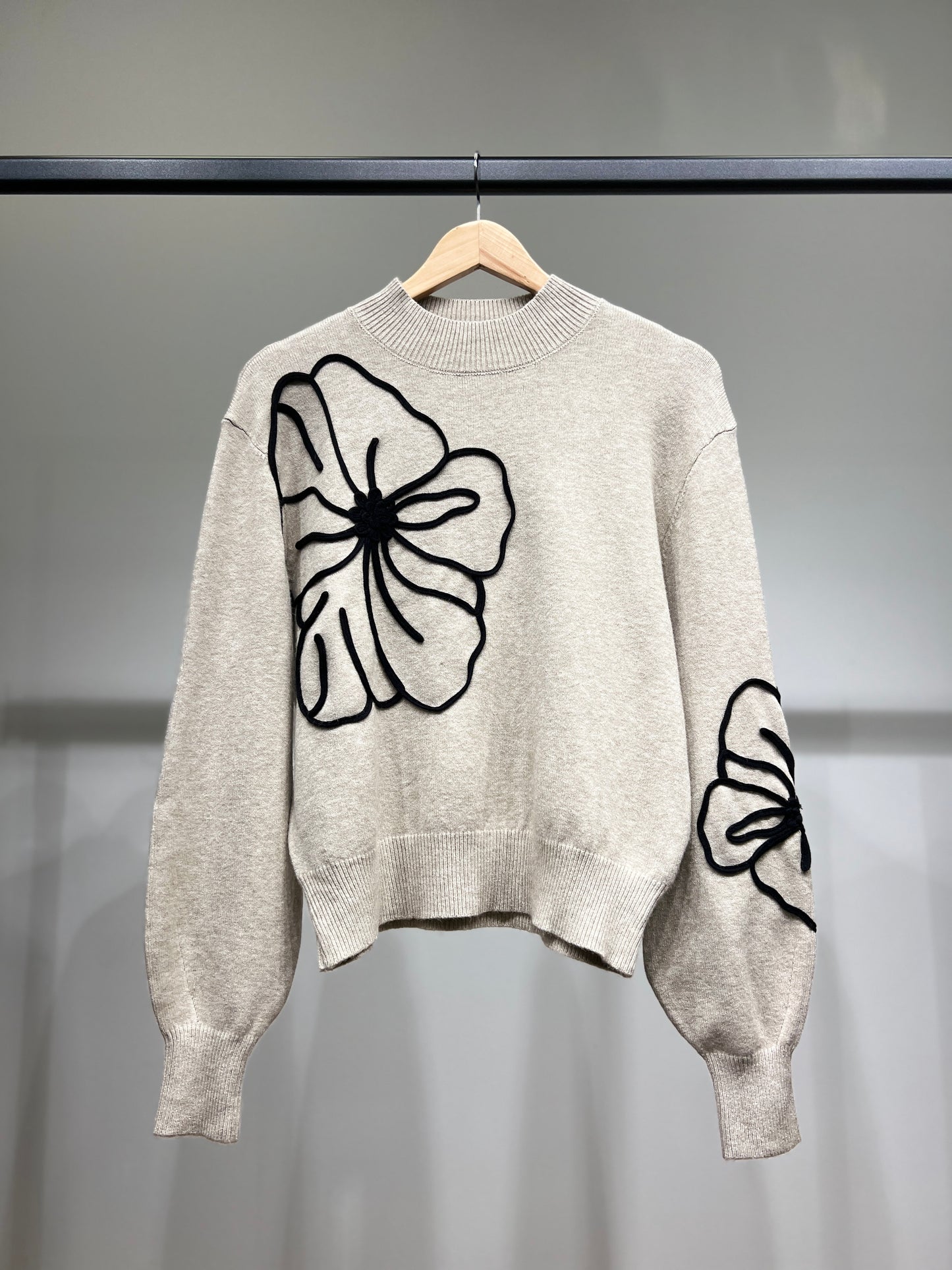 Pull à Manches Ballons Bords-Côtes Motif Floral Brodé