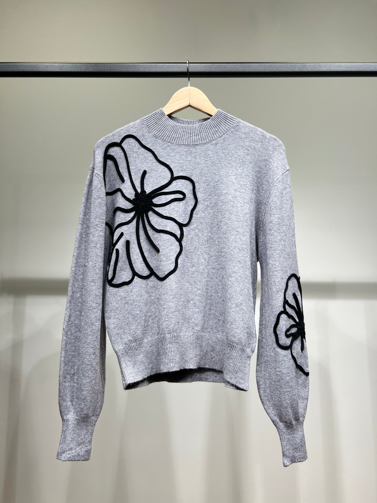 Pull à Manches Ballons Bords-Côtes Motif Floral Brodé