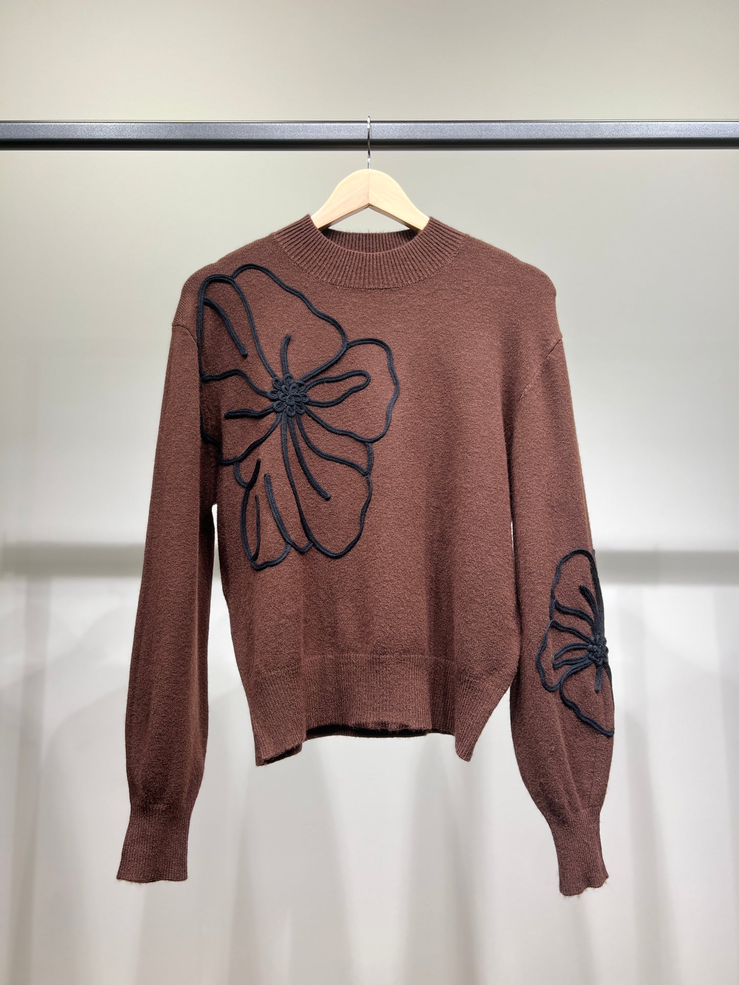 Pull à Manches Ballons Bords-Côtes Motif Floral Brodé