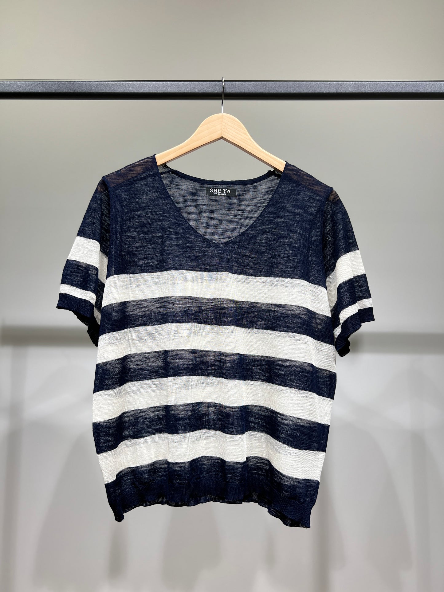 T-Shirt Fin Chiné Motif Marinière Col V à 25% Lin 20% Tencel