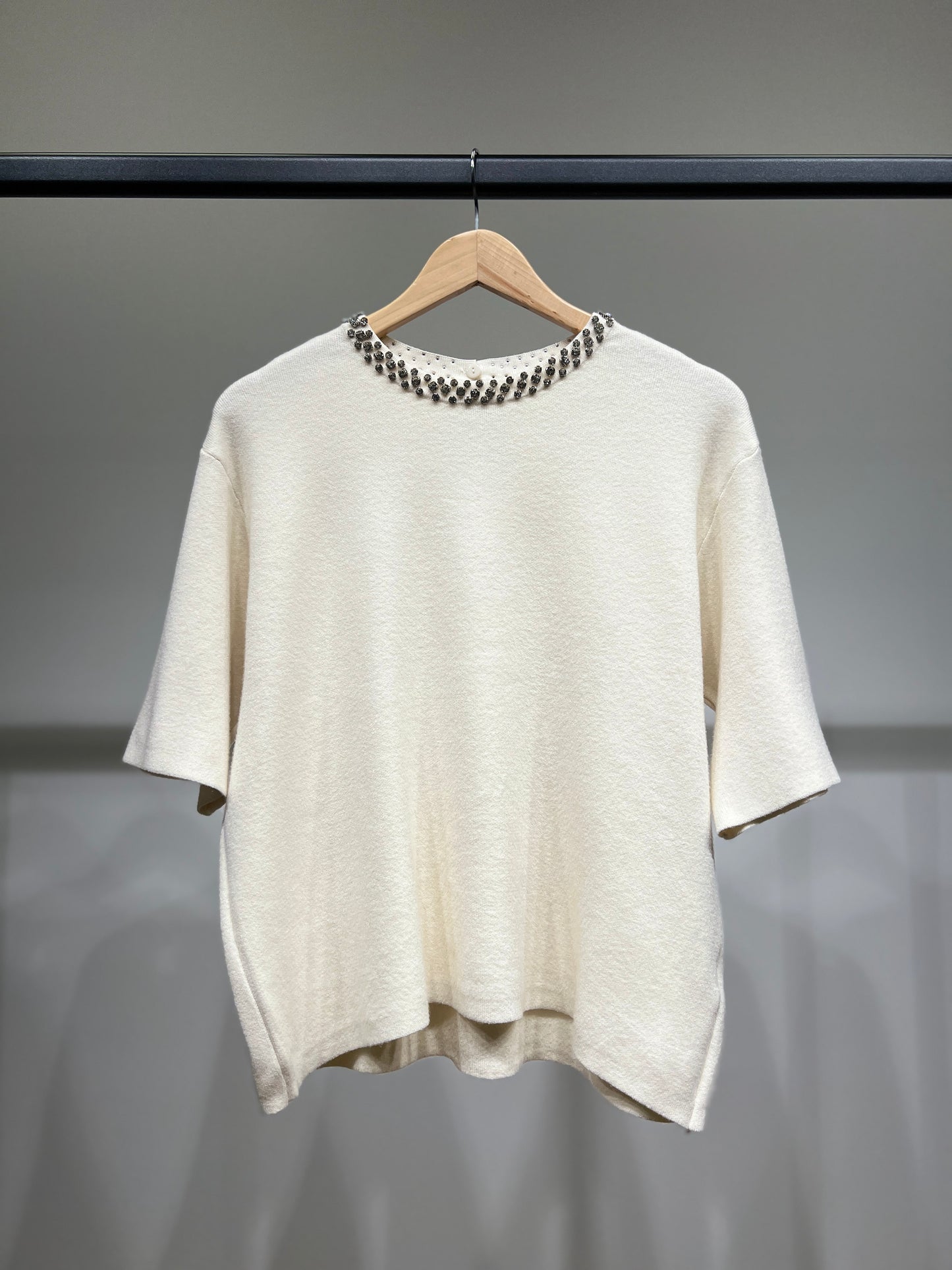 Pull Maille Fine Manche Courte à Col Bijoux Boutonné