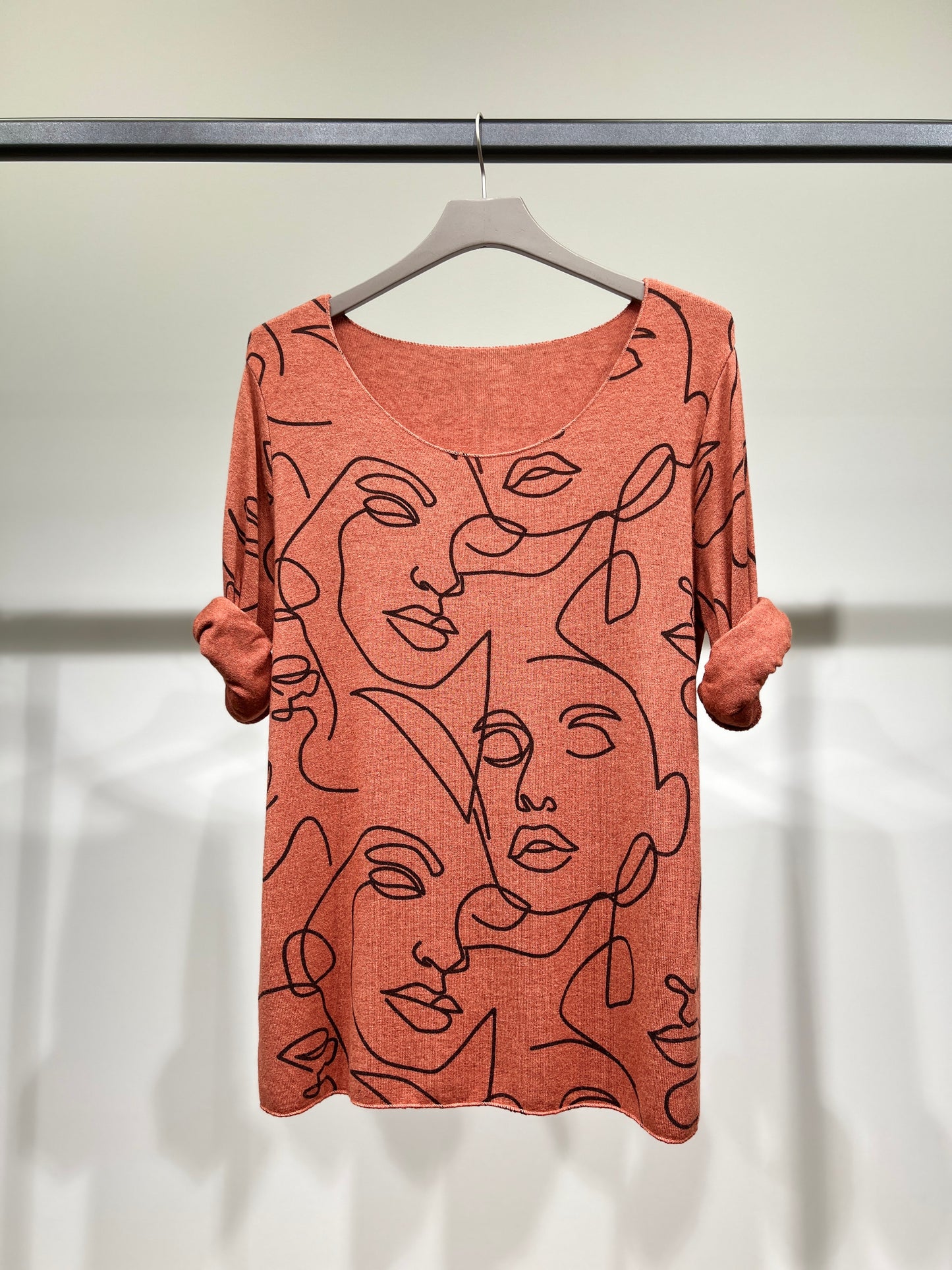T-Shirt Manche Longue Col Rond à Motif Visages