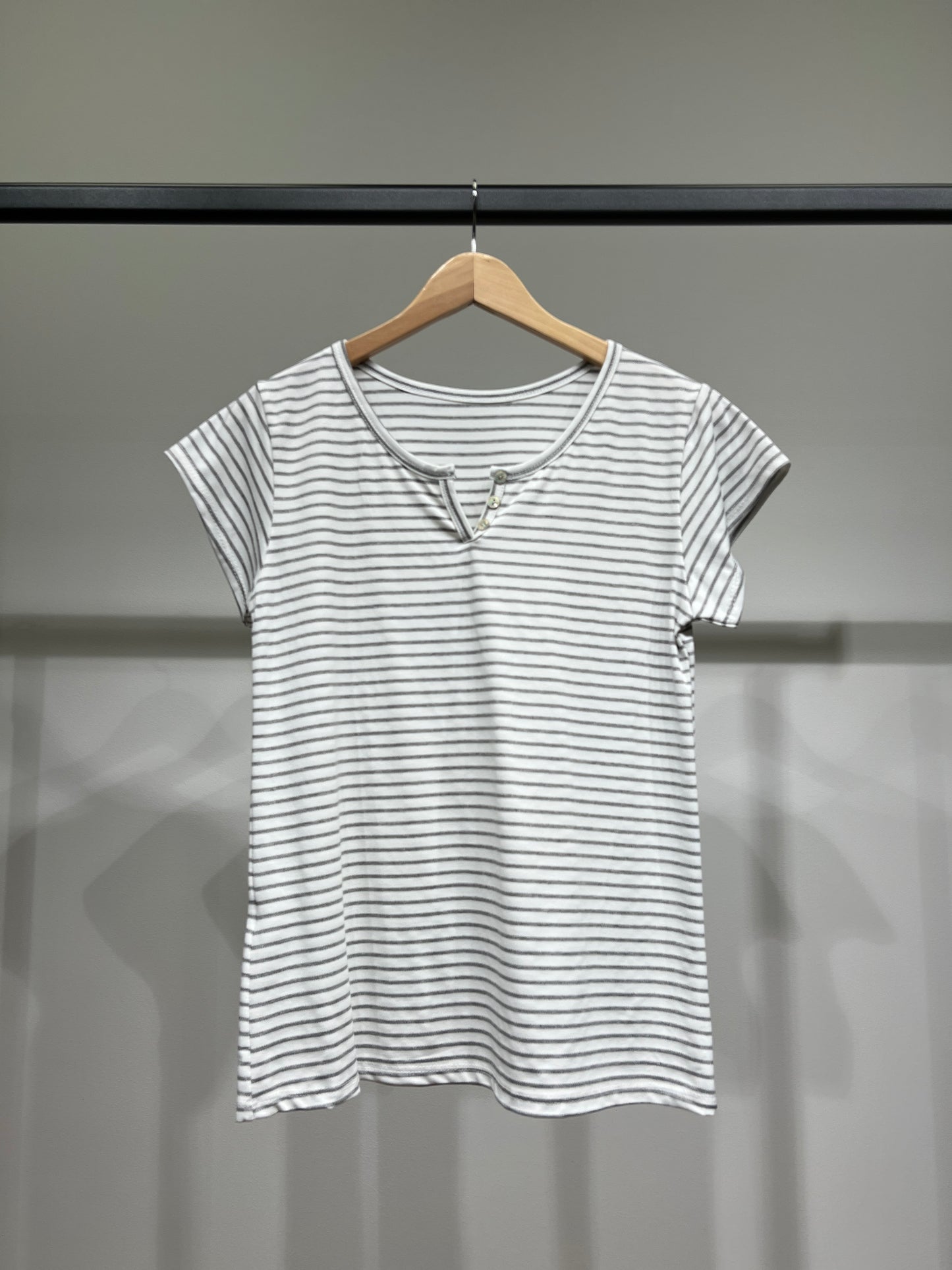 T-Shirt Rayé Marinière Manche Courte Col Henley 85% Viscose