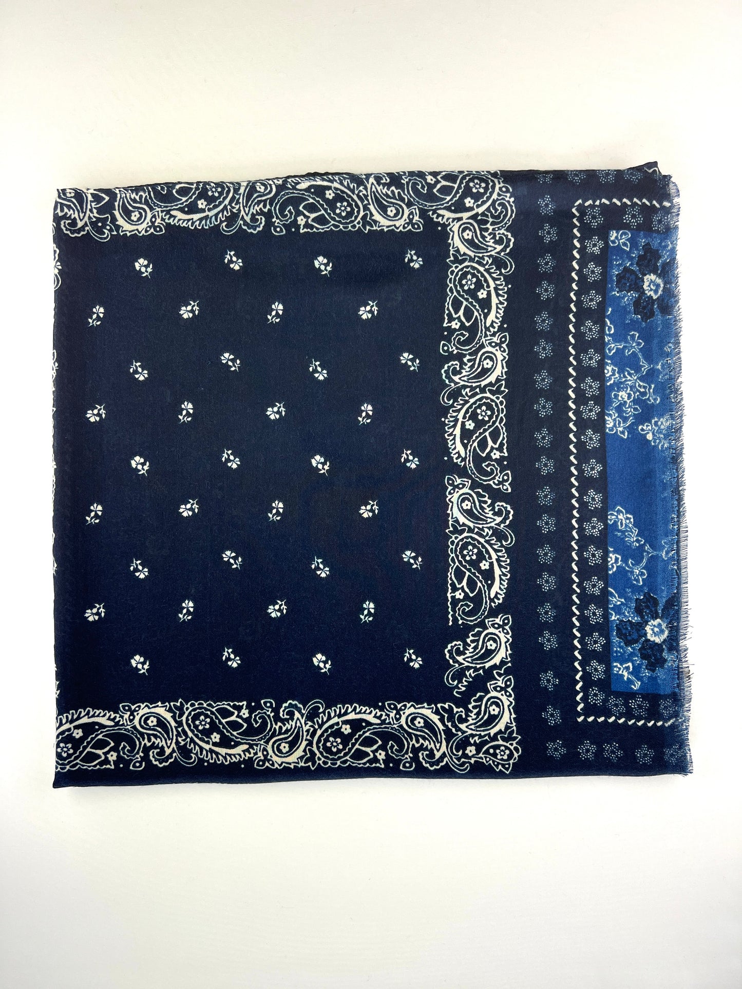 Foulard Rectangulaire Motif Cachemire Floral 100% Viscose