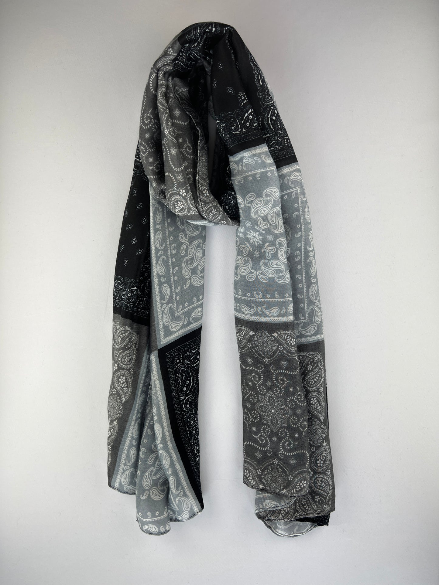 Rectangular Scarf with Floral Patchwork Pattern 100% Viscose