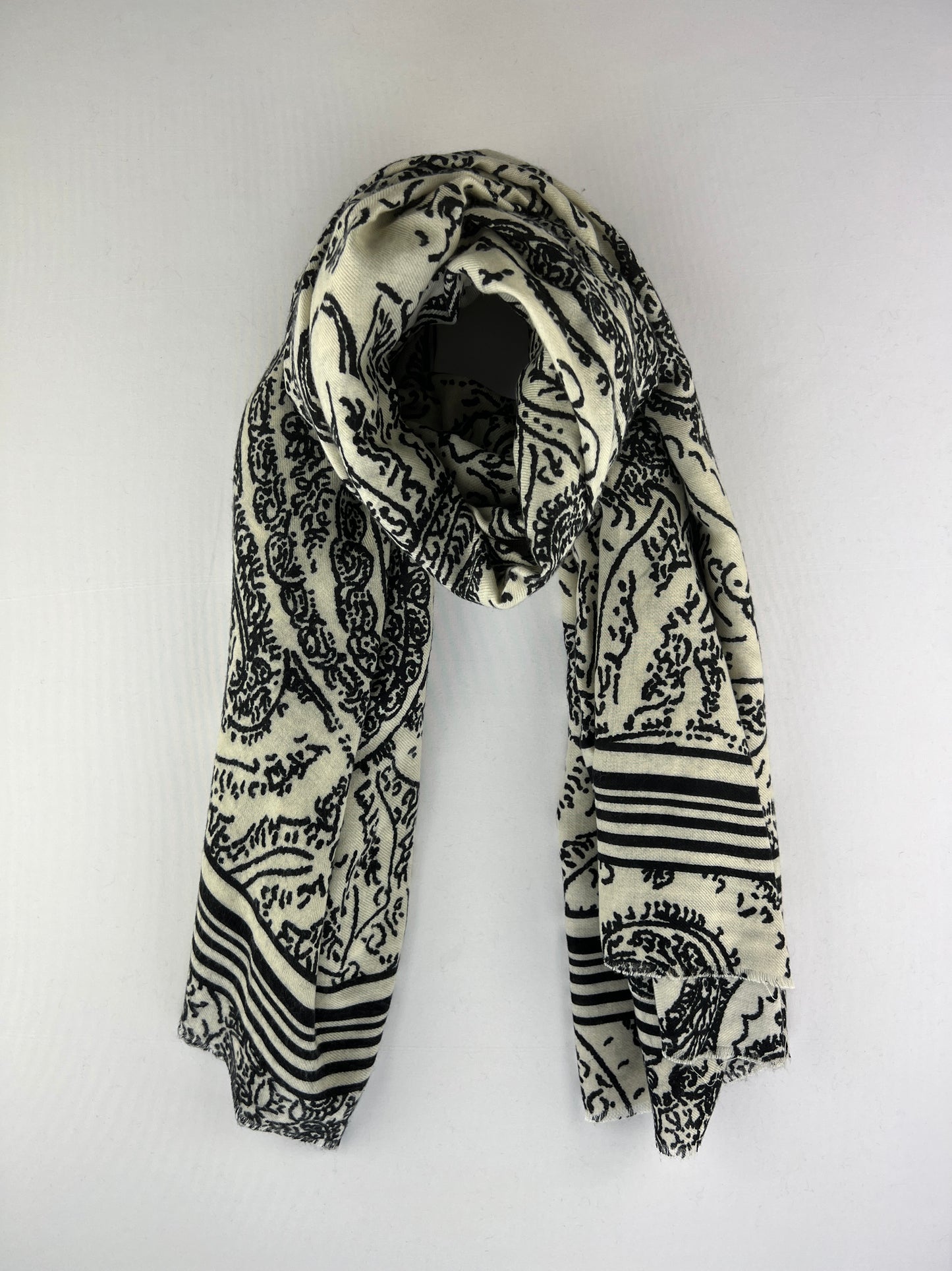 Two-tone Square Scarf with Floral Pattern 100% Viscose