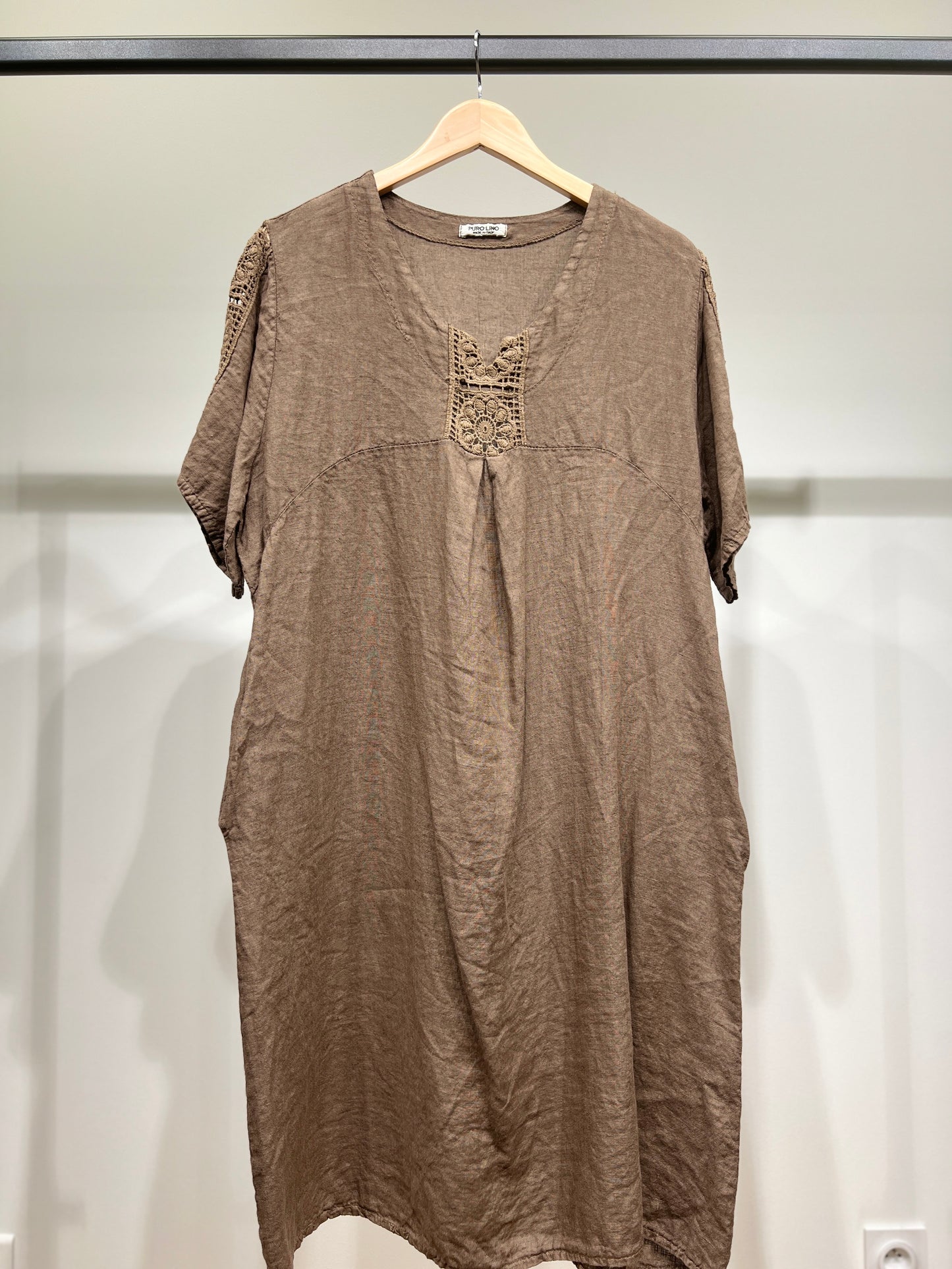 Robe Manche Courte Col V Dentelle Poches 100% Lin