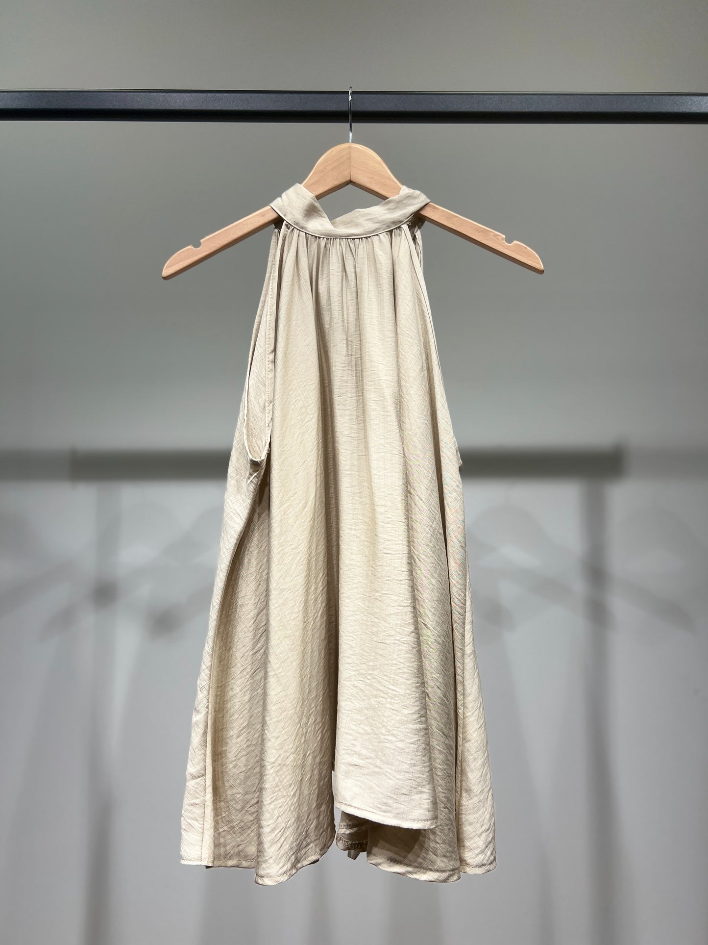 Top Large Col Halter Sans Manches Dos Nu Noué Coupe Évasé