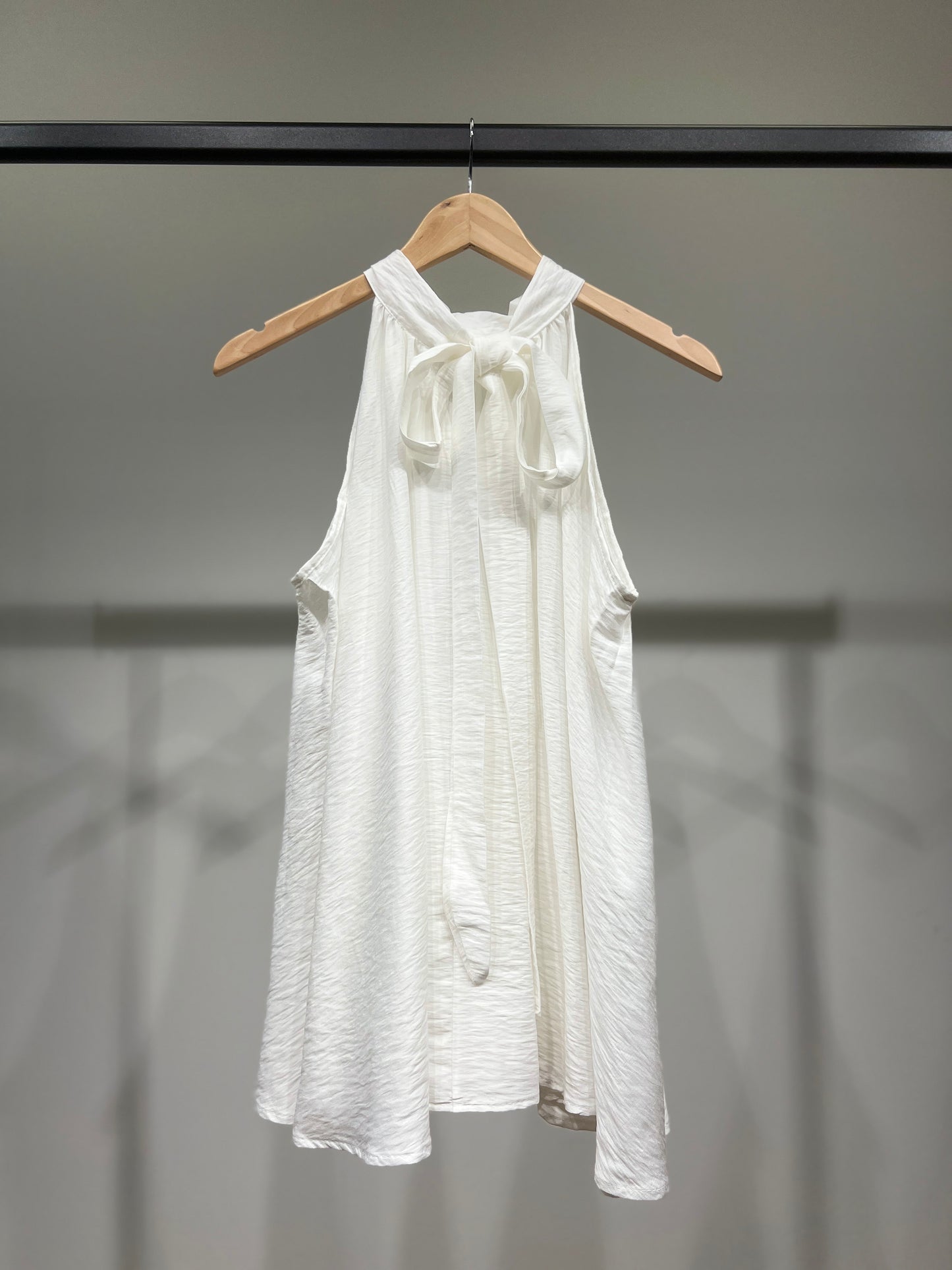 Top Large Col Halter Sans Manches Dos Nu Noué Coupe Évasé