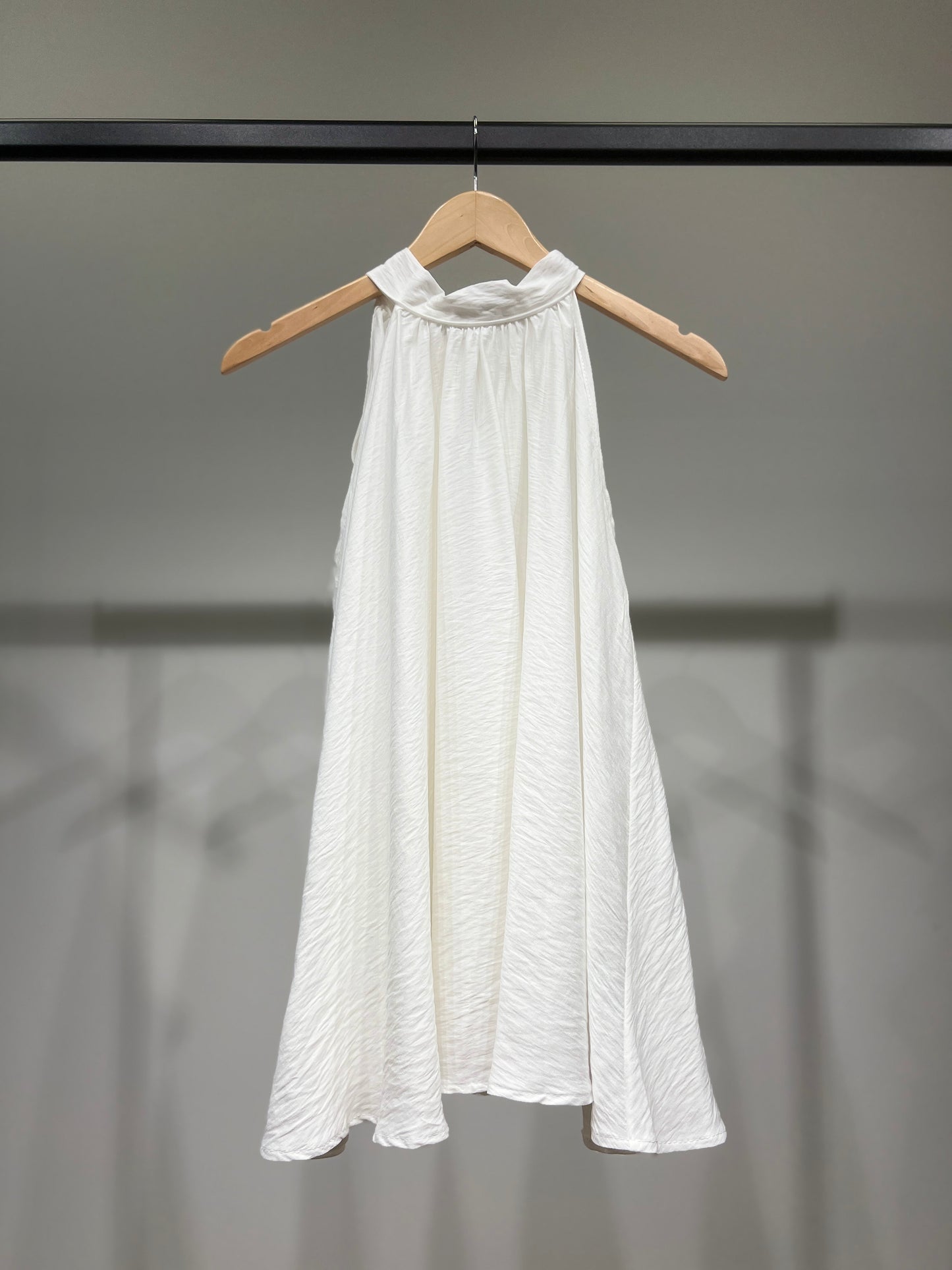 Top Large Col Halter Sans Manches Dos Nu Noué Coupe Évasé