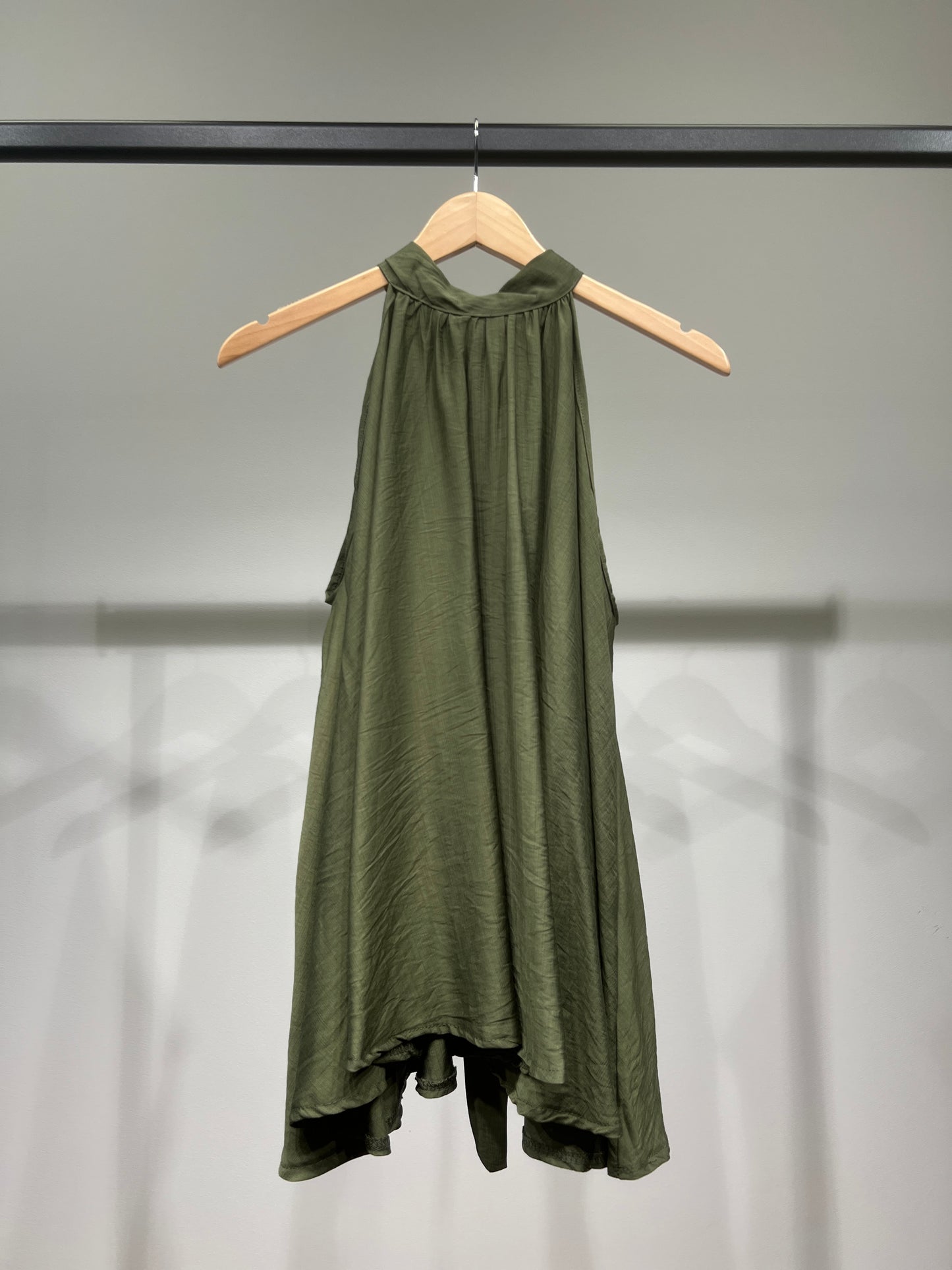 Top Large Col Halter Sans Manches Dos Nu Noué Coupe Évasé