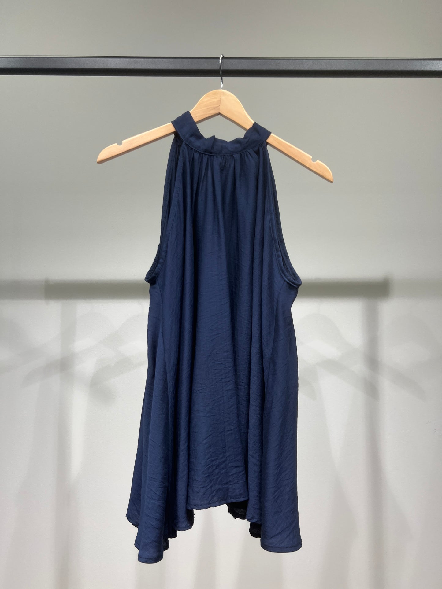 Top Large Col Halter Sans Manches Dos Nu Noué Coupe Évasé