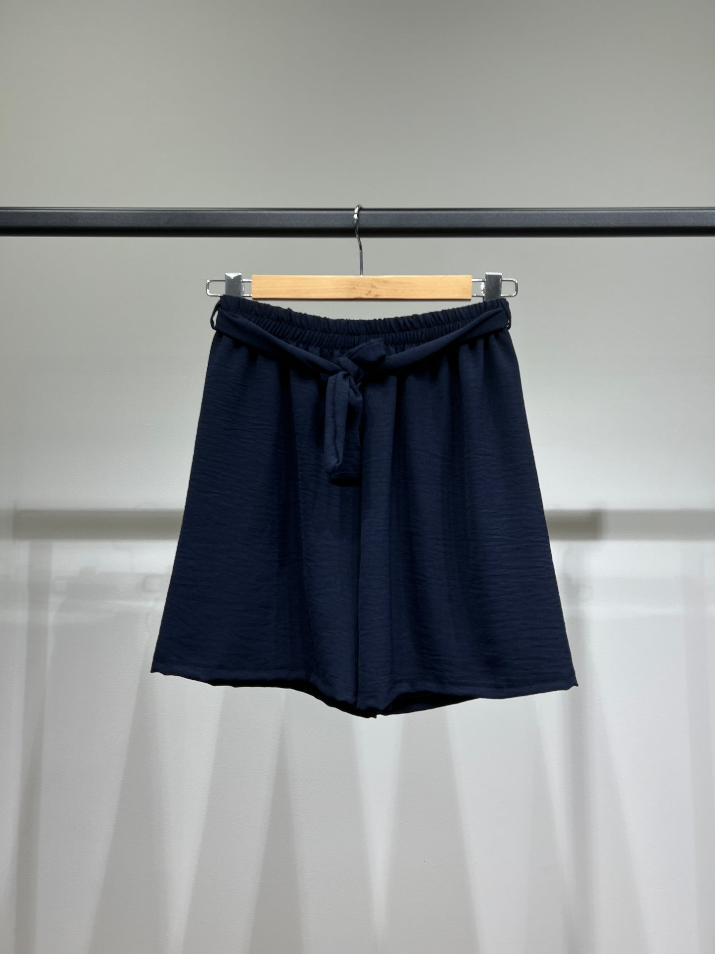 Short Léger Simple Taille Élastique & Ceinture à Nouer