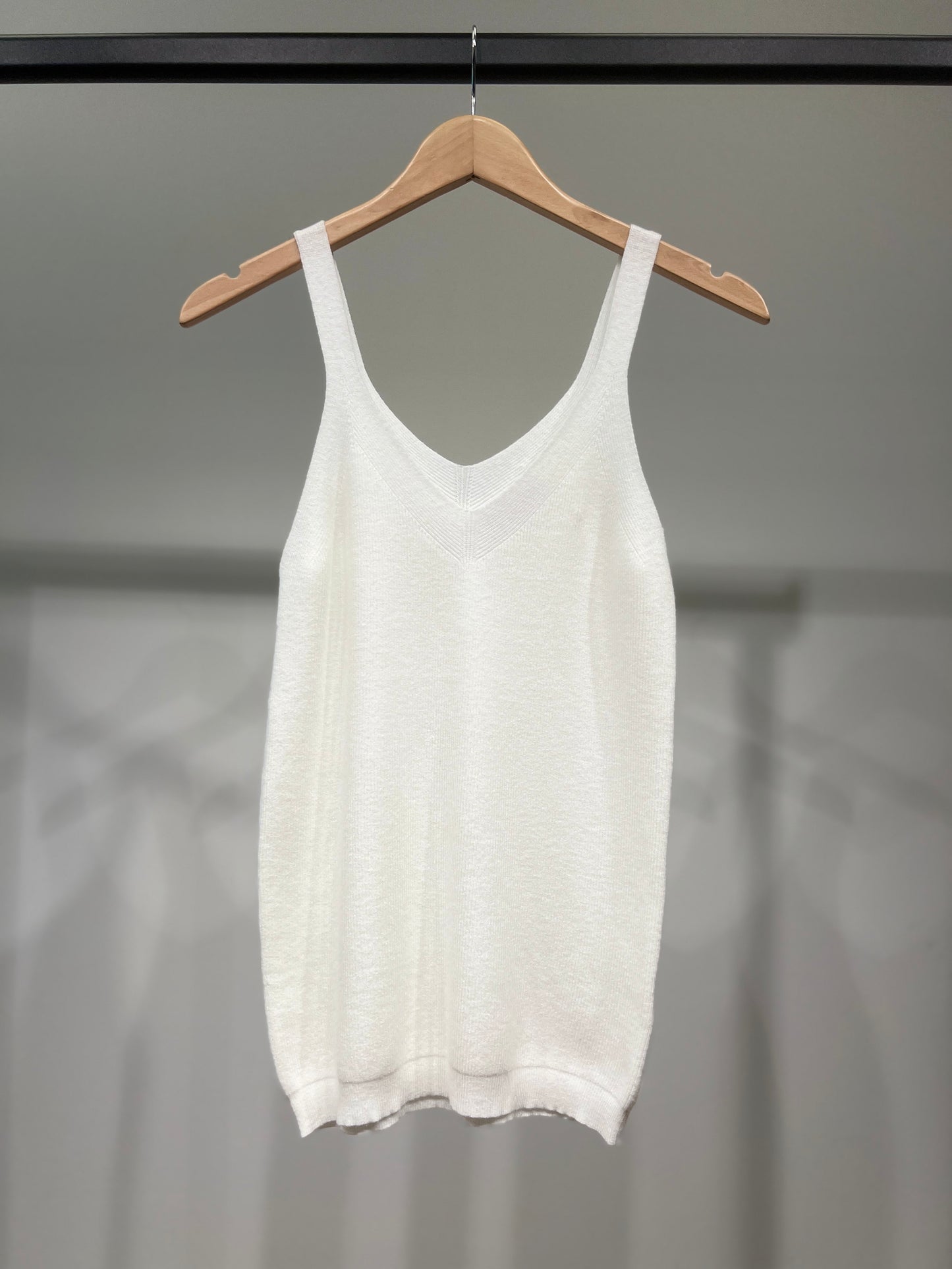 Débardeur Maille Côtelé Simple Col V Bretelles Larges Taillé S/M-M/L