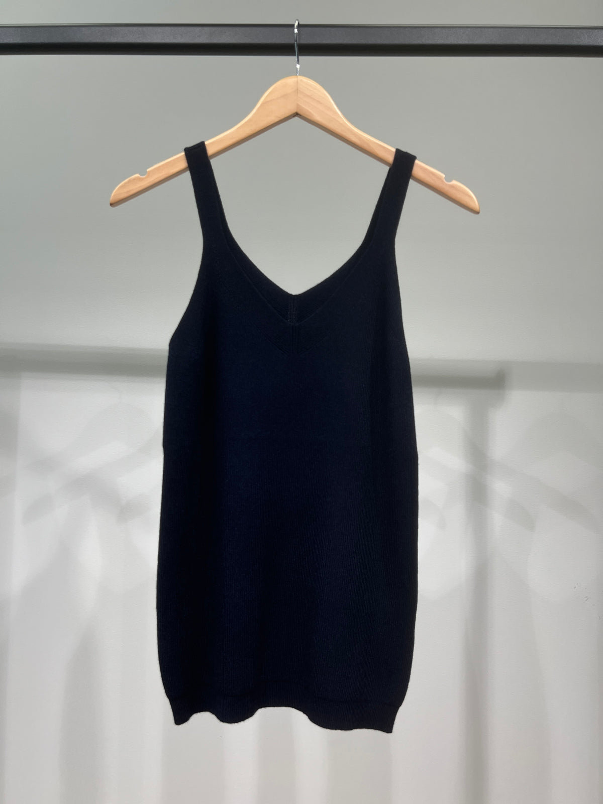 Débardeur Maille Côtelé Simple Col V Bretelles Larges Taillé S/M-M/L