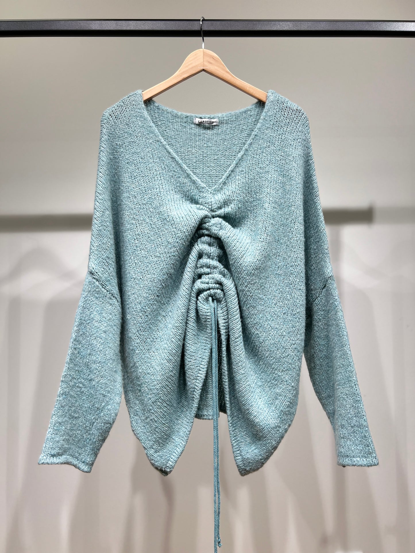 Pull Maille Large Col V Lien Froncé 18% Laine