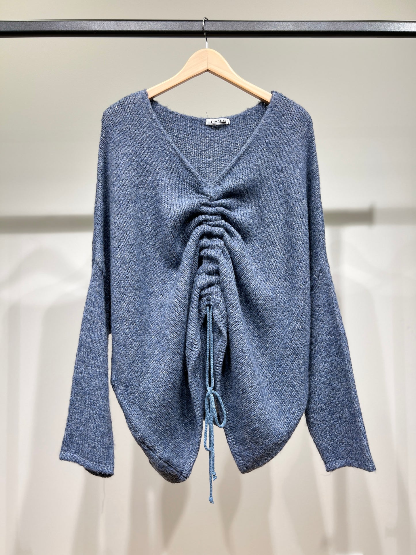Pull Maille Large Col V Lien Froncé 18% Laine