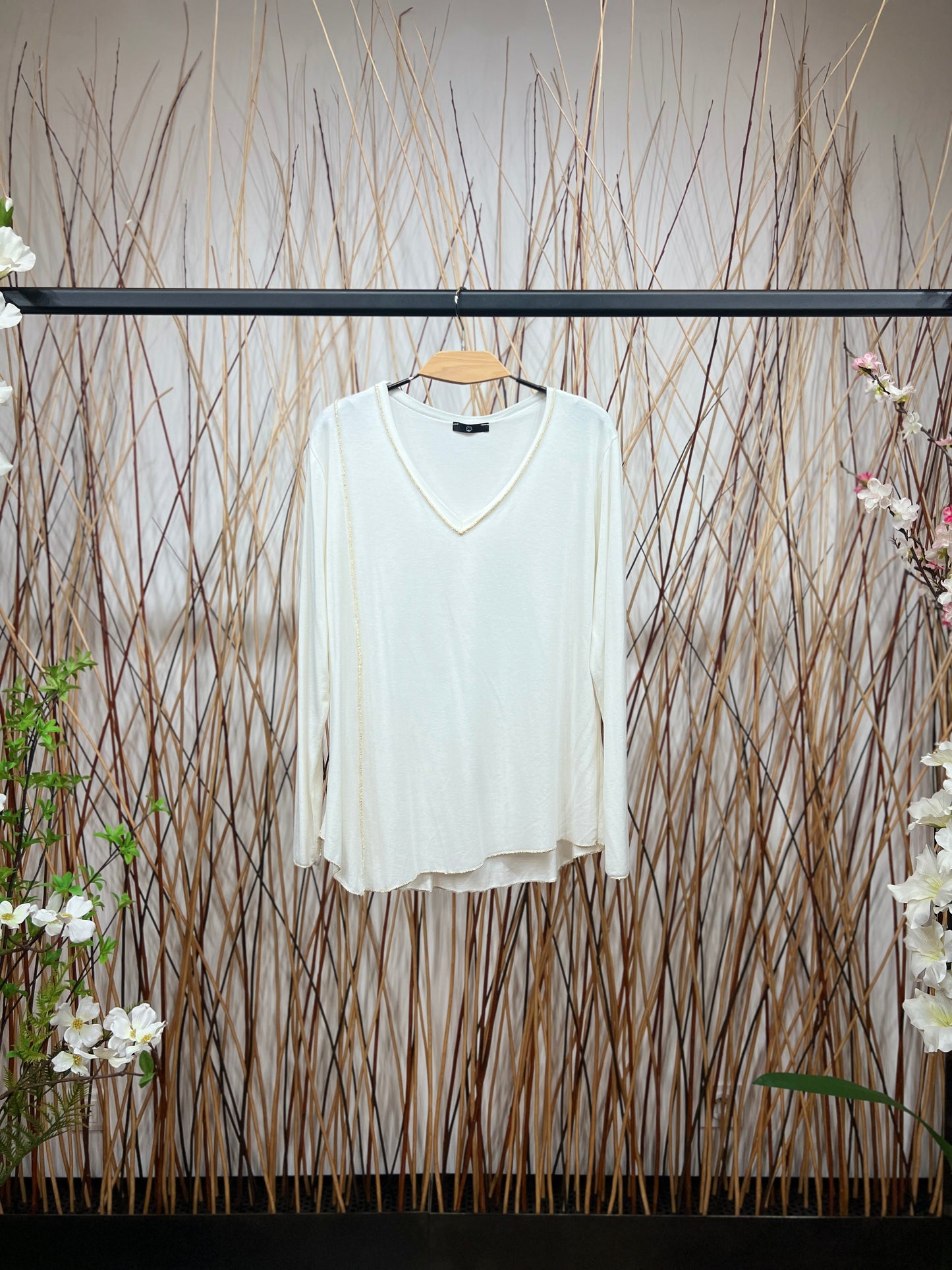 T-Shirt Col V Manches Longue Fil d'Or Asymétrique