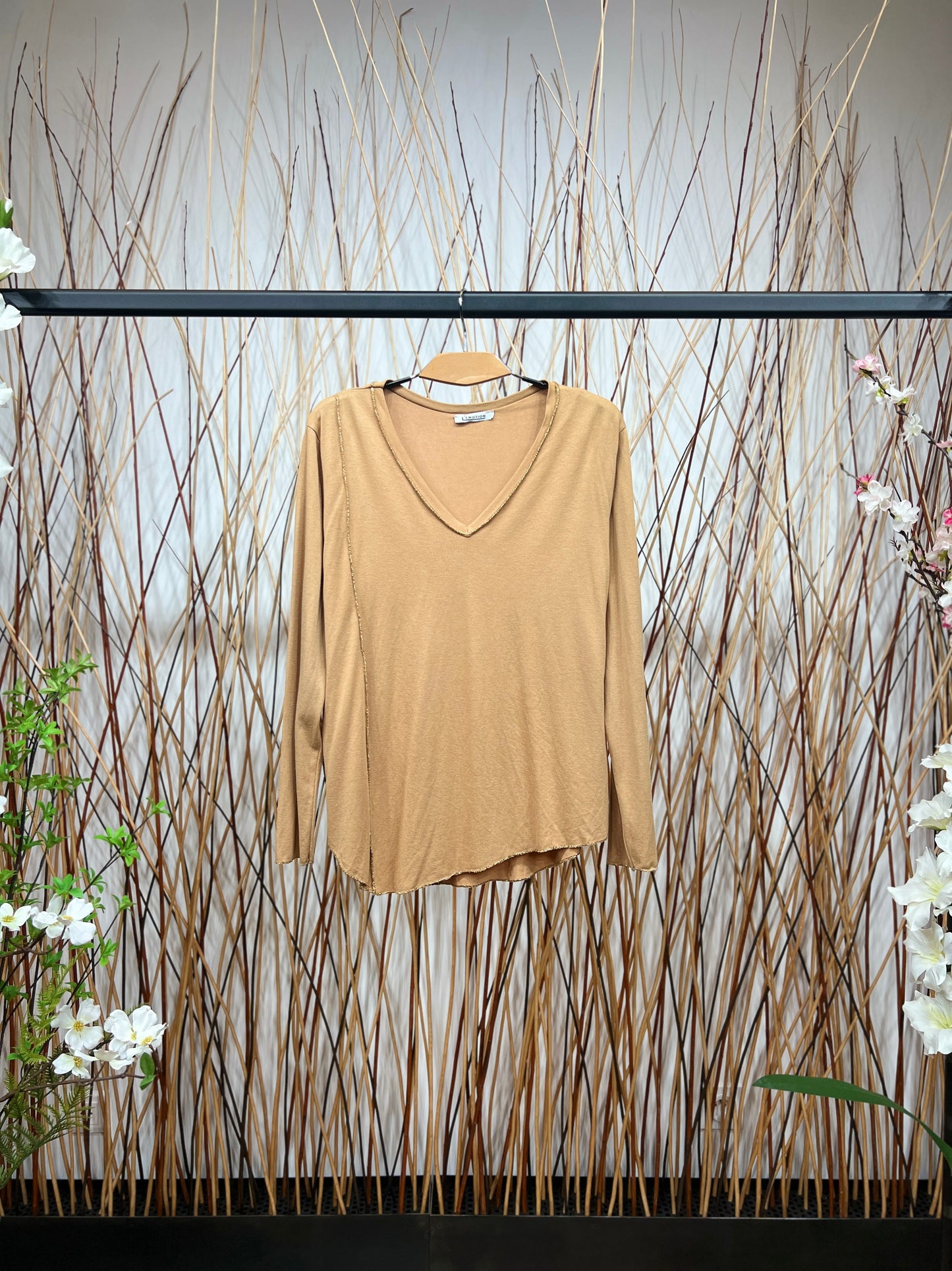 T-Shirt Col V Manches Longue Fil d'Or Asymétrique
